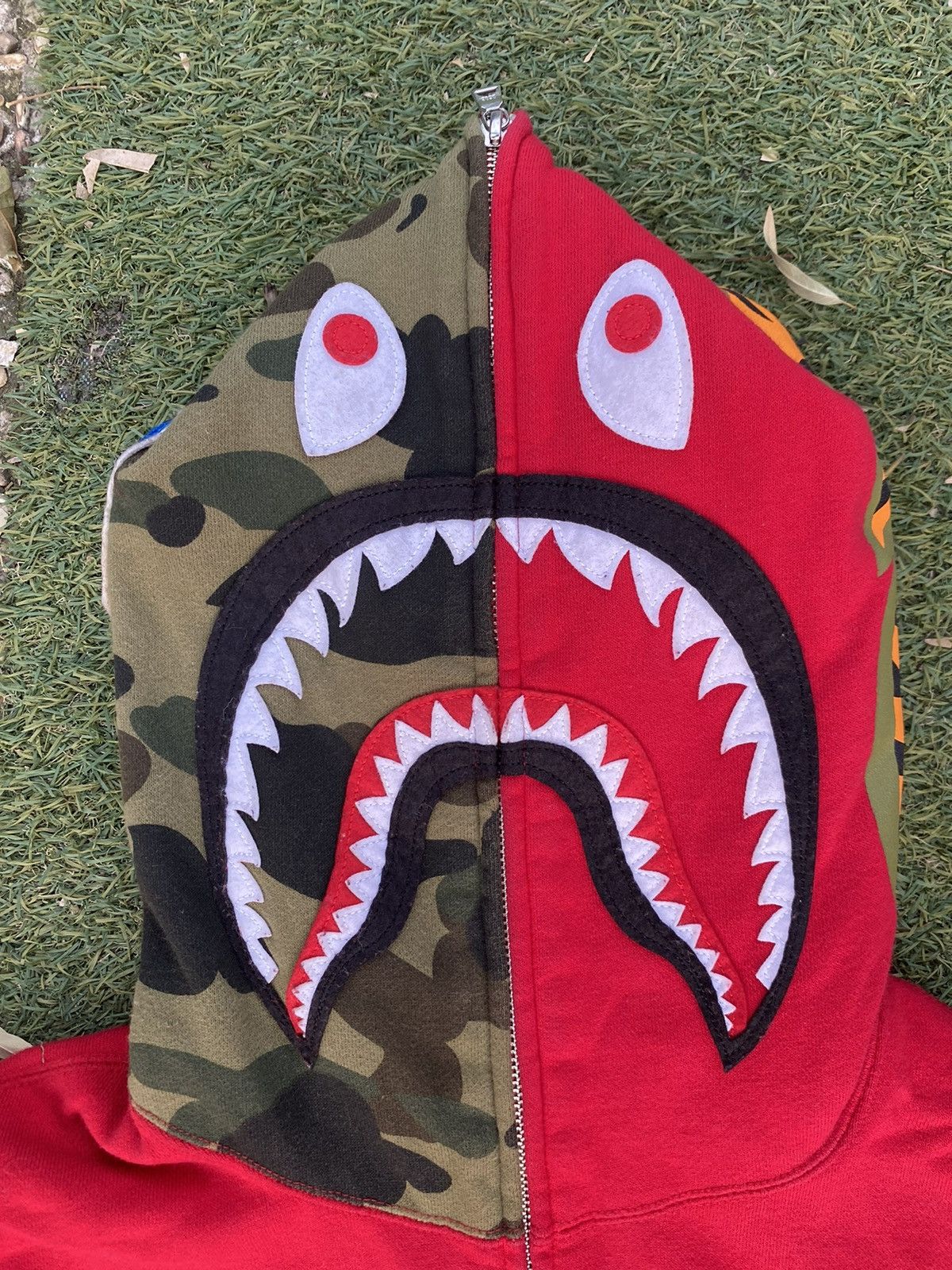 Bape 1st Camo Shark Full Zip Hoodie Size US M / EU 48-50 / 2 - 4 Thumbnail