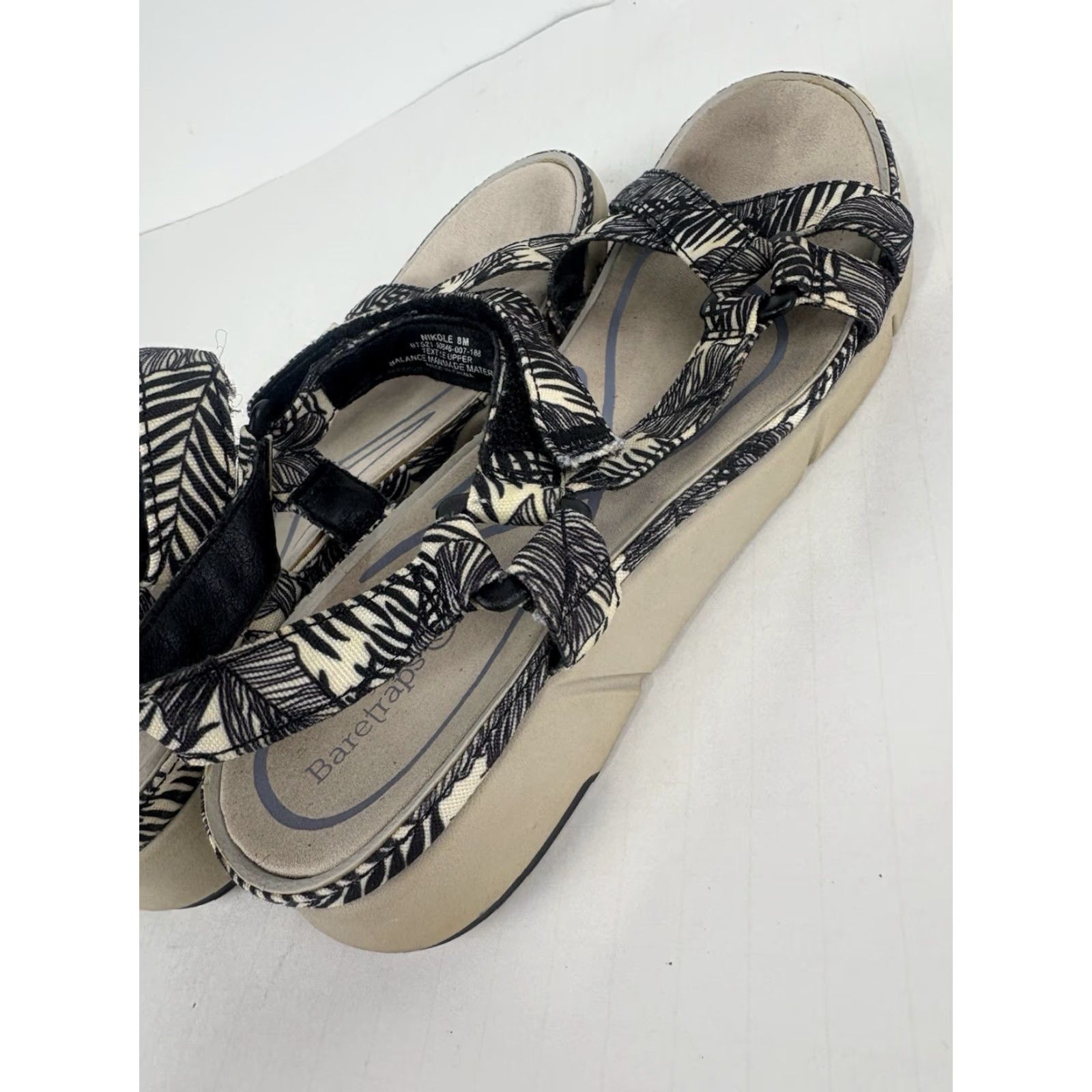 Vintage VINTAGE Baretraps Nikole Women's Sandals Size 8M Navy/Cream Floral Summer Casual Outdoor Size US 8 / IT 38 - 2 Thumbnail