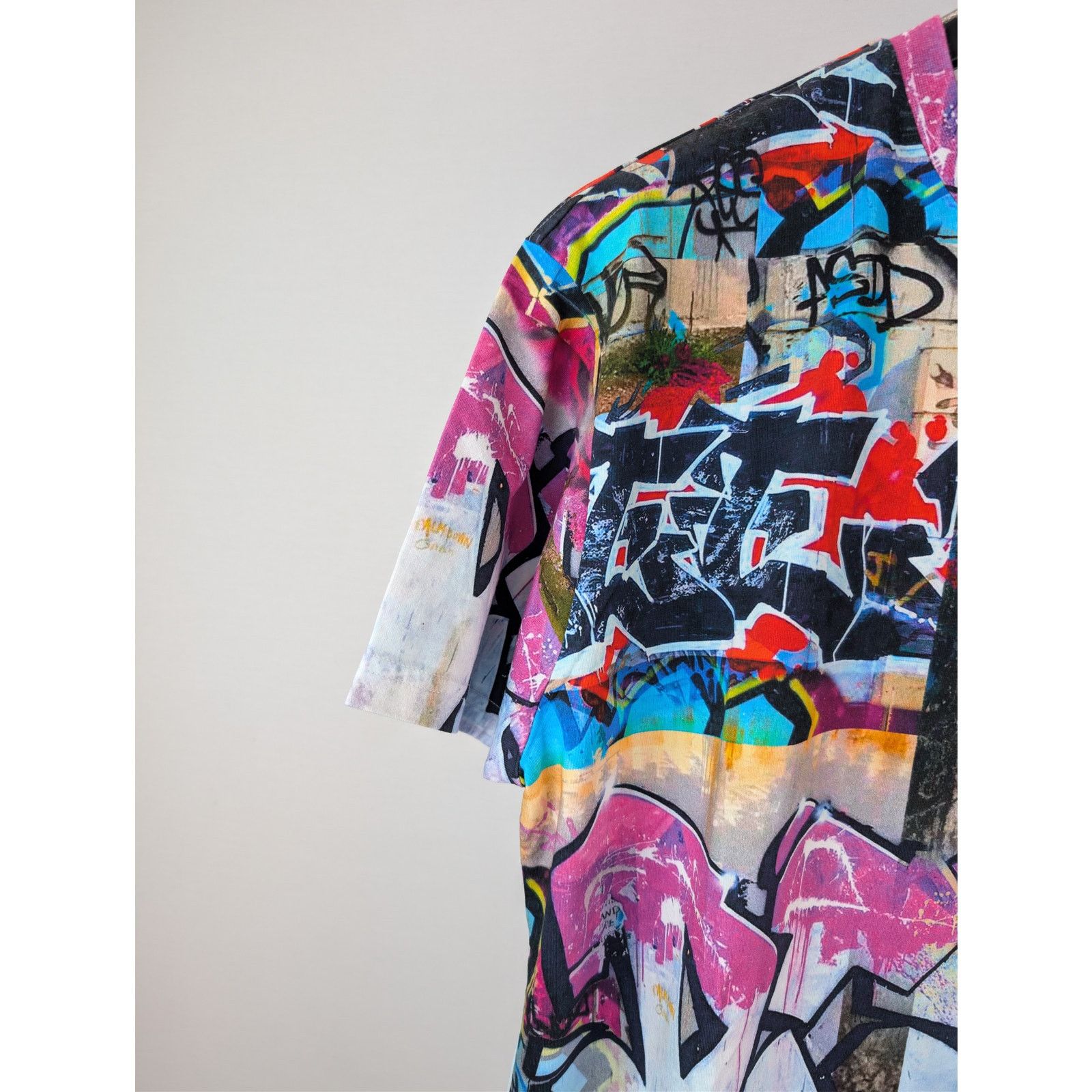 Vivienne Westwood o1rshd1 Classic Graffiti T-Shirt in Multiolor Size US L / EU 52-54 / 3 - 6 Thumbnail