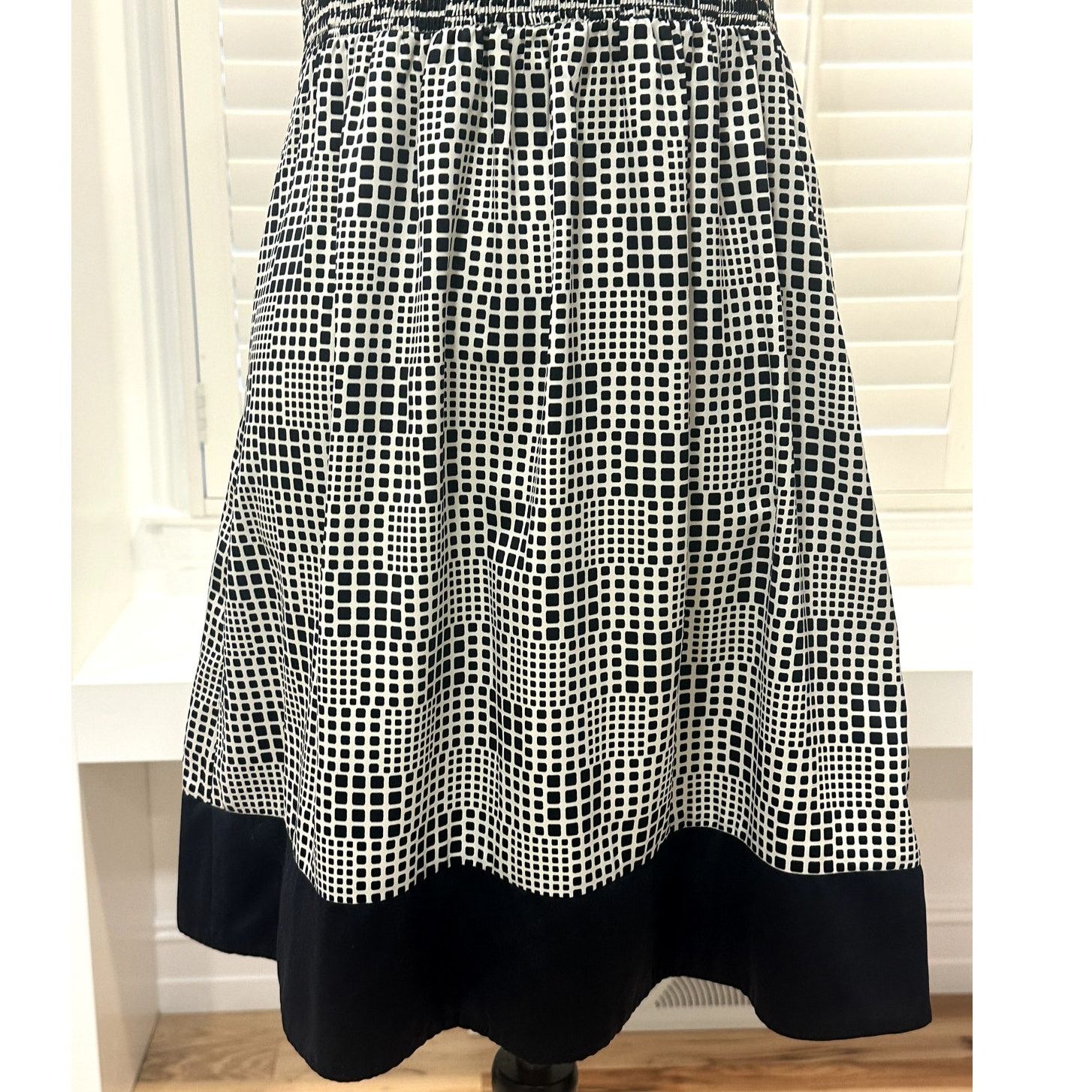 Banana Republic Banana Republic Black White Short Sleeve V Neck Midi Dress 0 Size XS / US 0-2 / IT 36-38 - 3 Thumbnail