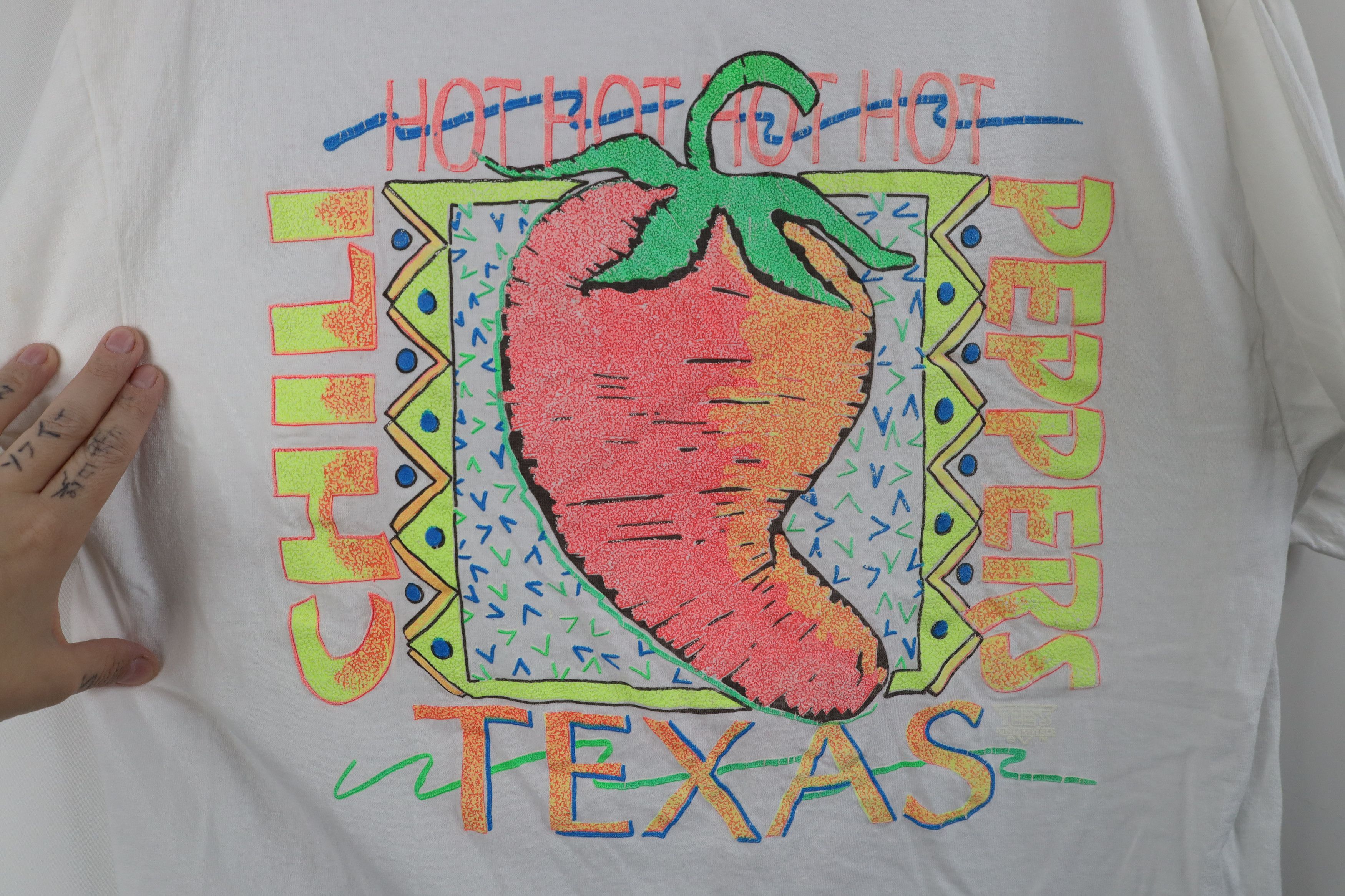 Vintage Vintage 90s Streetwear Texas Hot Chili Peppers T-Shirt Size US L / EU 52-54 / 3 - 4 Thumbnail