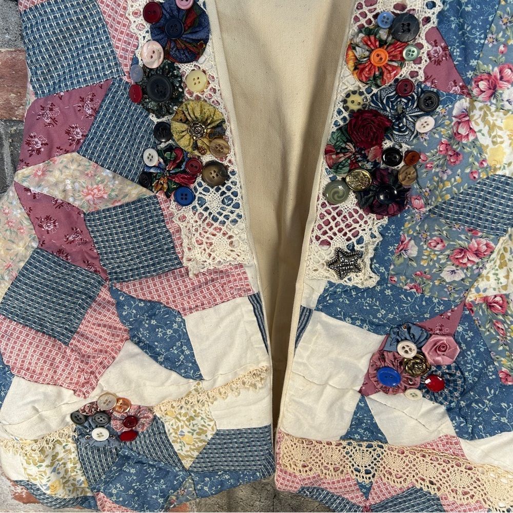 Vintage Vintage Quilted Handmade Granny Quilt Patchwork Button Vest Size L / US 10 / IT 46 - 3 Thumbnail