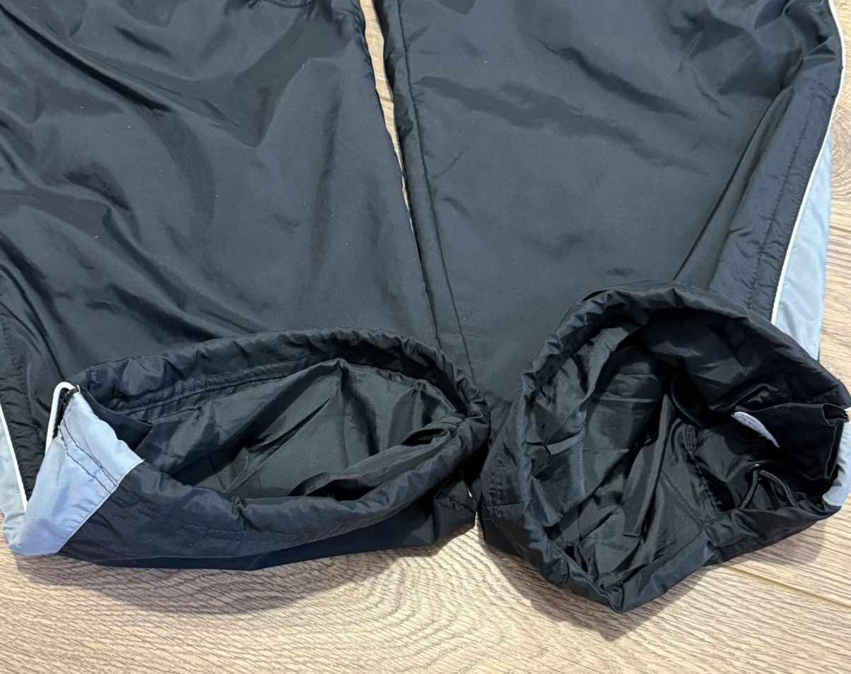 Nike Vintage Nike Nylon Track Pants Black Y2K Size US 32 / EU 48 - 8 Thumbnail