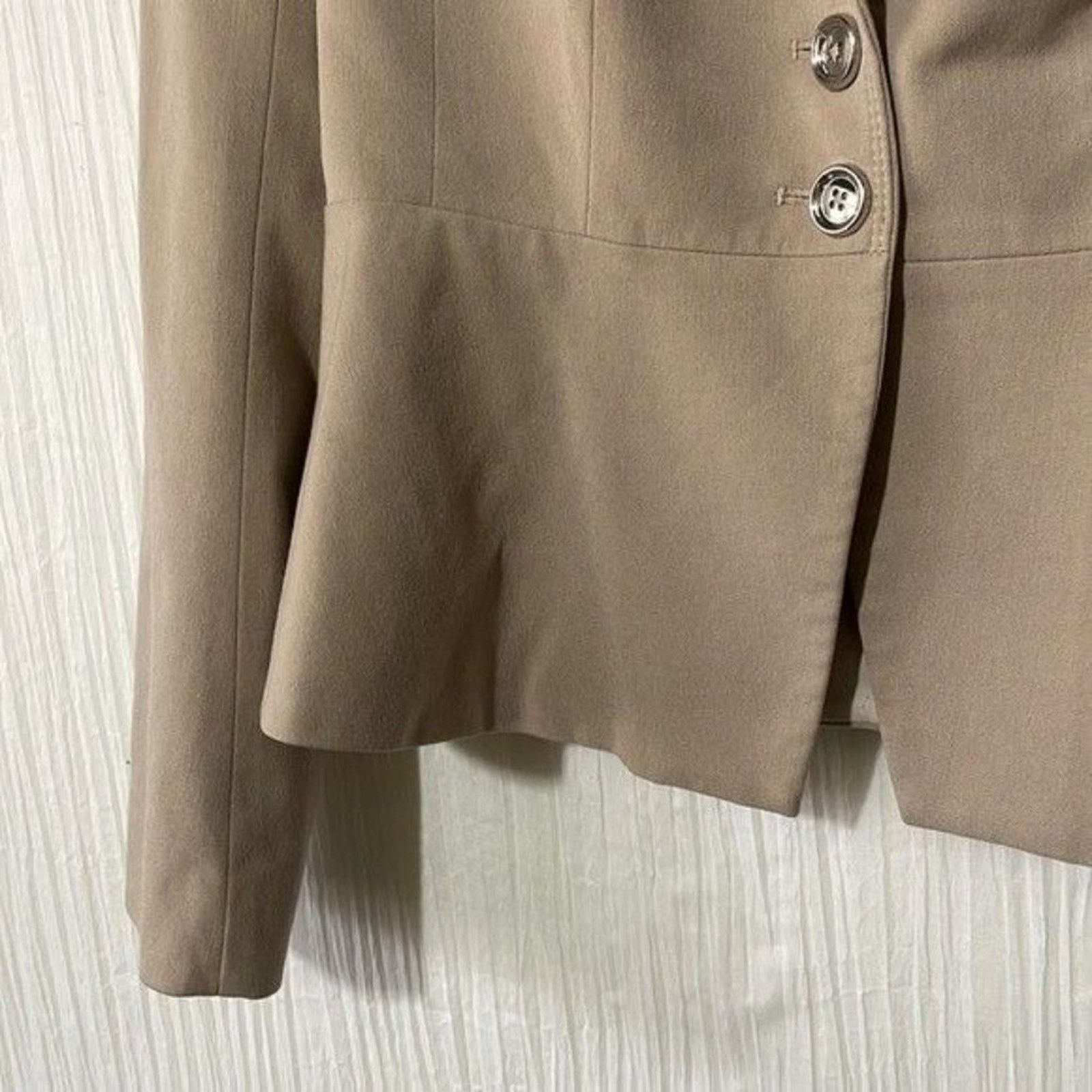 White House Black Market White House Black Market Two Button Blazer Beige 4 Size S / US 4 / IT 40 - 5 Thumbnail