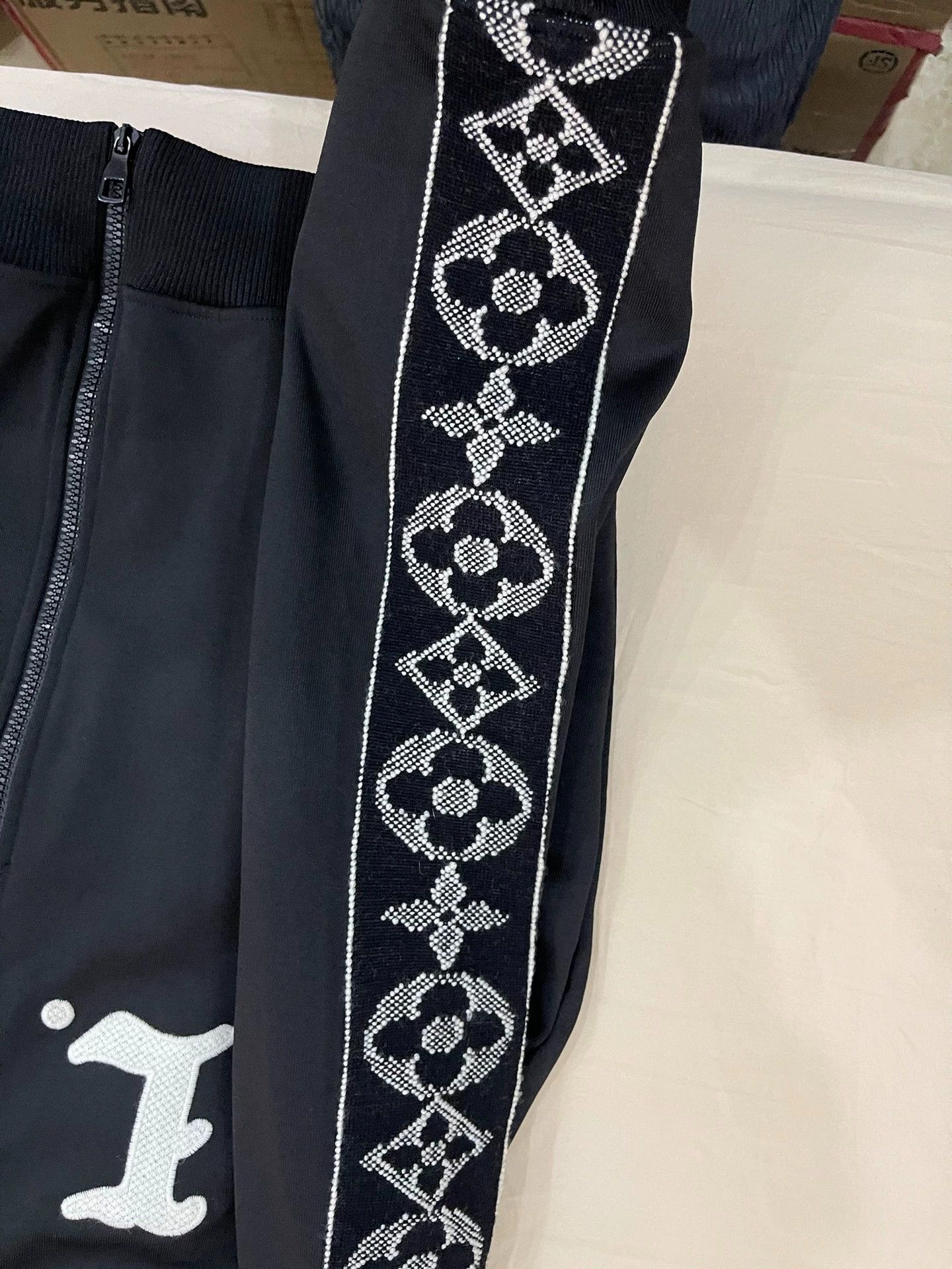 Louis Vuitton LV Embroidered Logo Side Monogram L Jacket New Size US L / EU 52-54 / 3 - 5 Thumbnail
