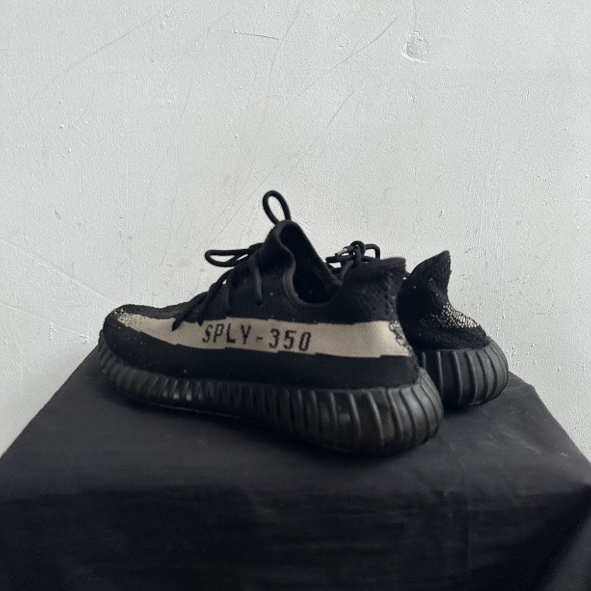 Adidas × Kanye West Yeezy 350 V2 Oreo 2016 Size US 11 / EU 44 - 4 Thumbnail