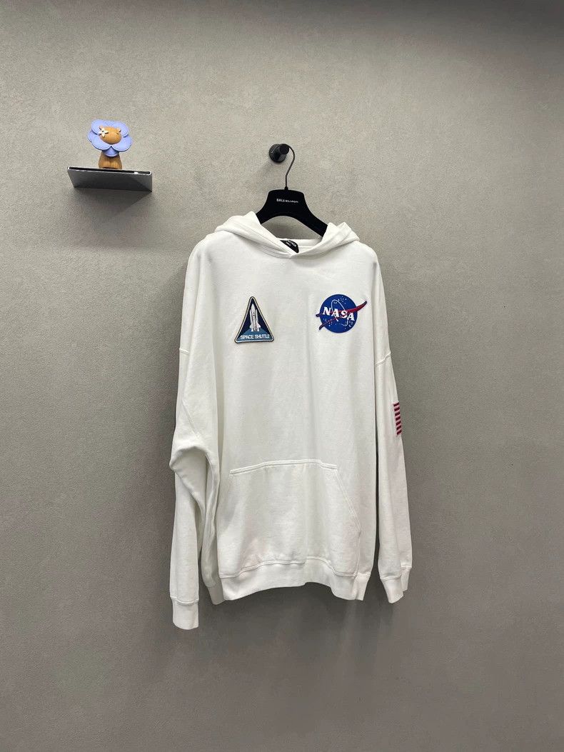 Balenciaga Balenciaga NASA Collaboration Labeled Hooded White Sweatsh Size US XS / EU 42 / 0 - 2 Thumbnail