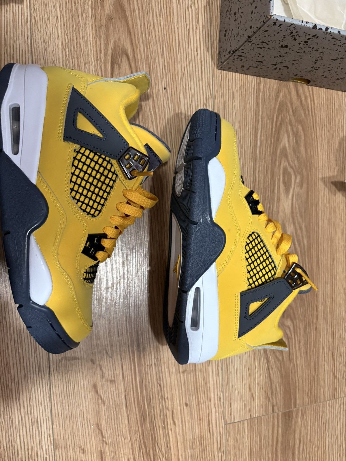 Jordan Brand Jordan 4 yellow thunder Size US 5 / EU 37 - 2 Thumbnail