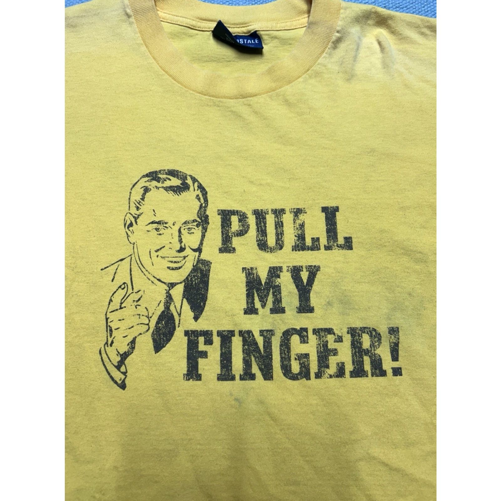 Hot Topic VINTAGE Hot Topic T-Shirt Funny Yellow XL Men Pull My Finger Graphic Graphic T Shirt 90s Funny Joke Size US XL / EU 56 / 4 - 2 Thumbnail