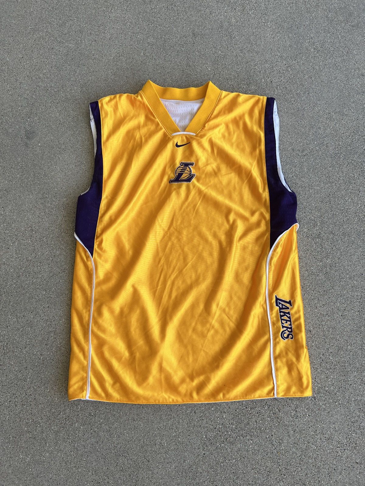 NBA Vintage Nike L.A. Lakers Reversible Basketball Jersey Size US S / EU 44-46 / 1 - 3 Thumbnail