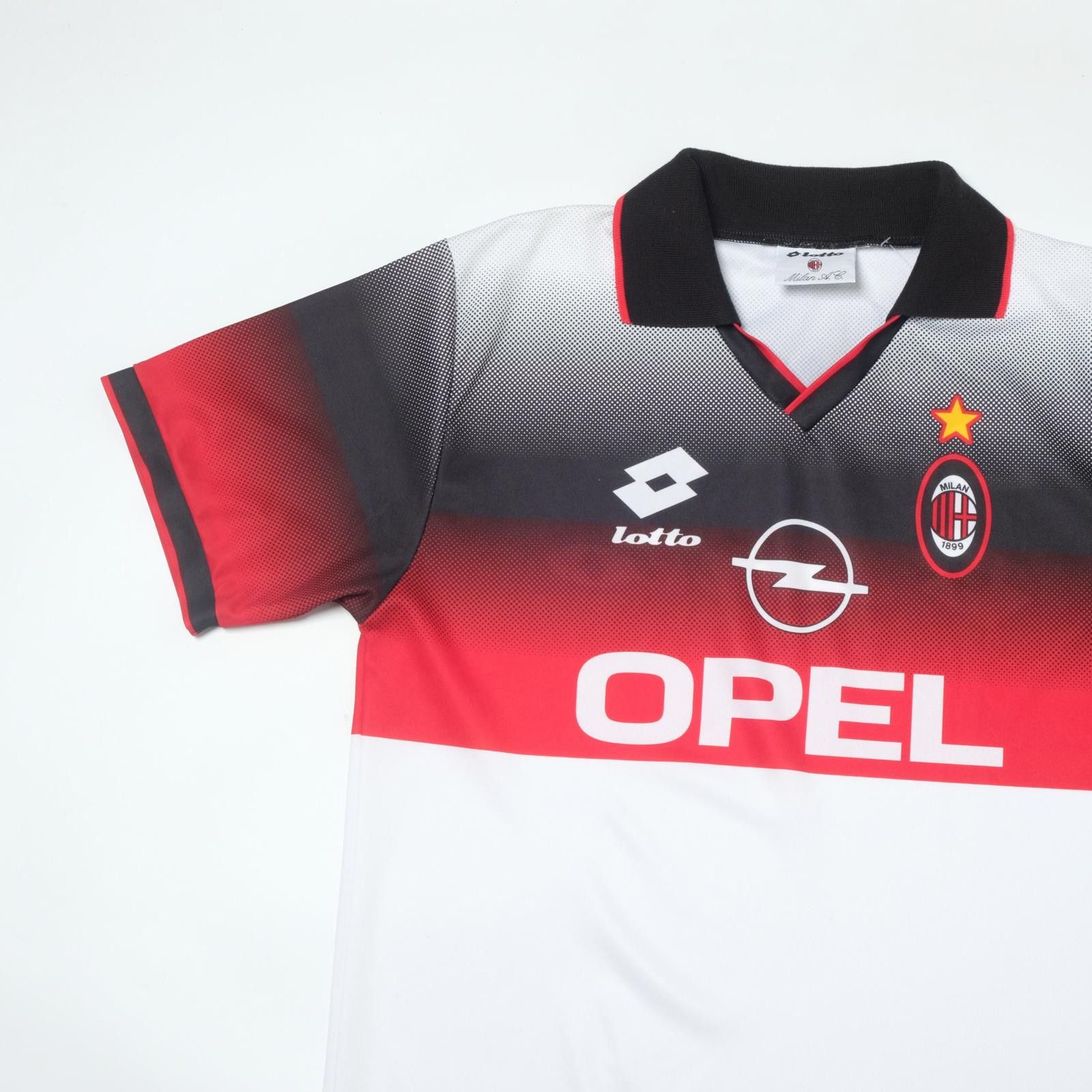 Lotto Sport 1995/96 AC Milan Training Shirt (L) Size US L / EU 52-54 / 3 - 3 Thumbnail