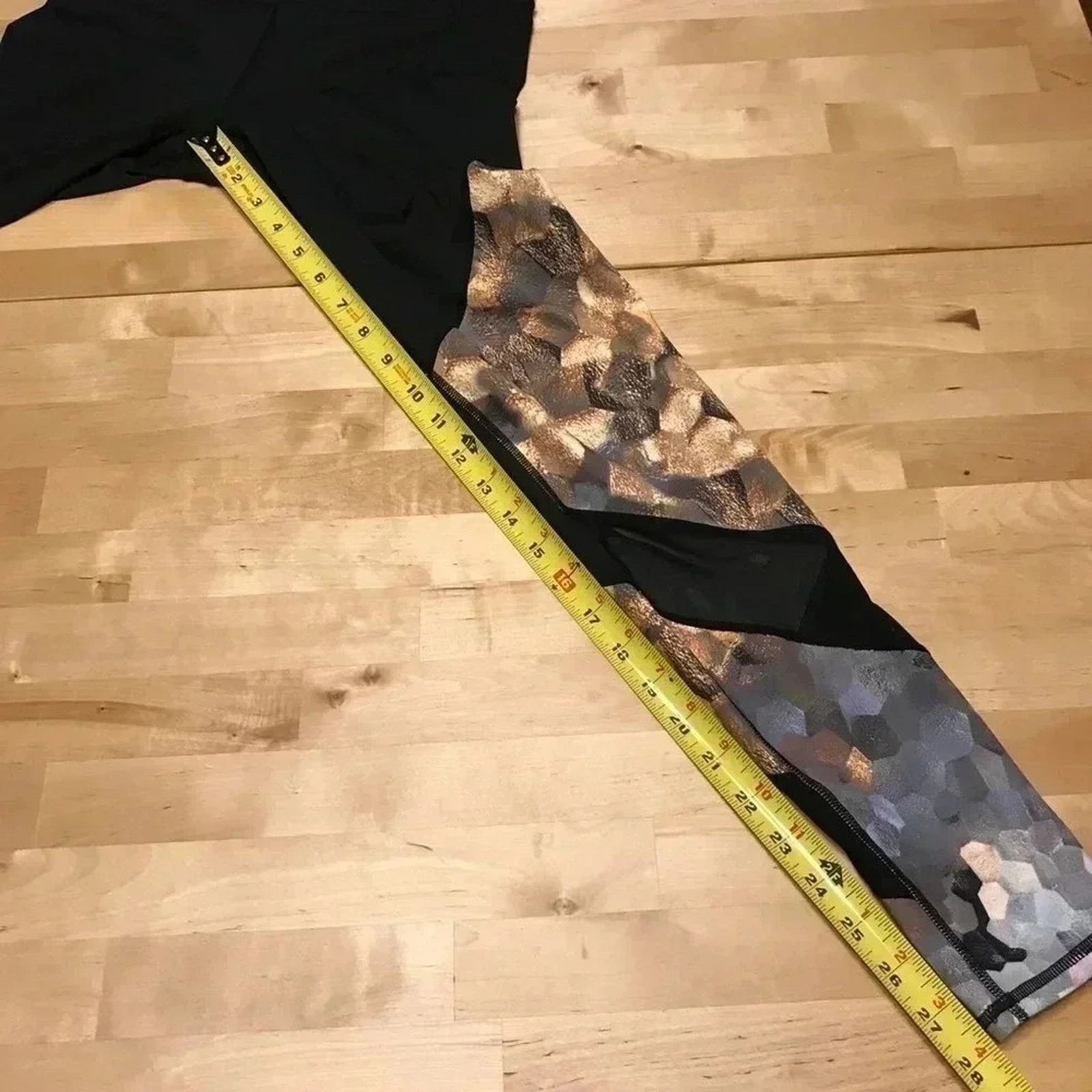 Athleta Athleta Asym Mesh Sonar Tight Leggings Black Gold Silver Size 26" / US 2 / IT 38 - 8 Thumbnail