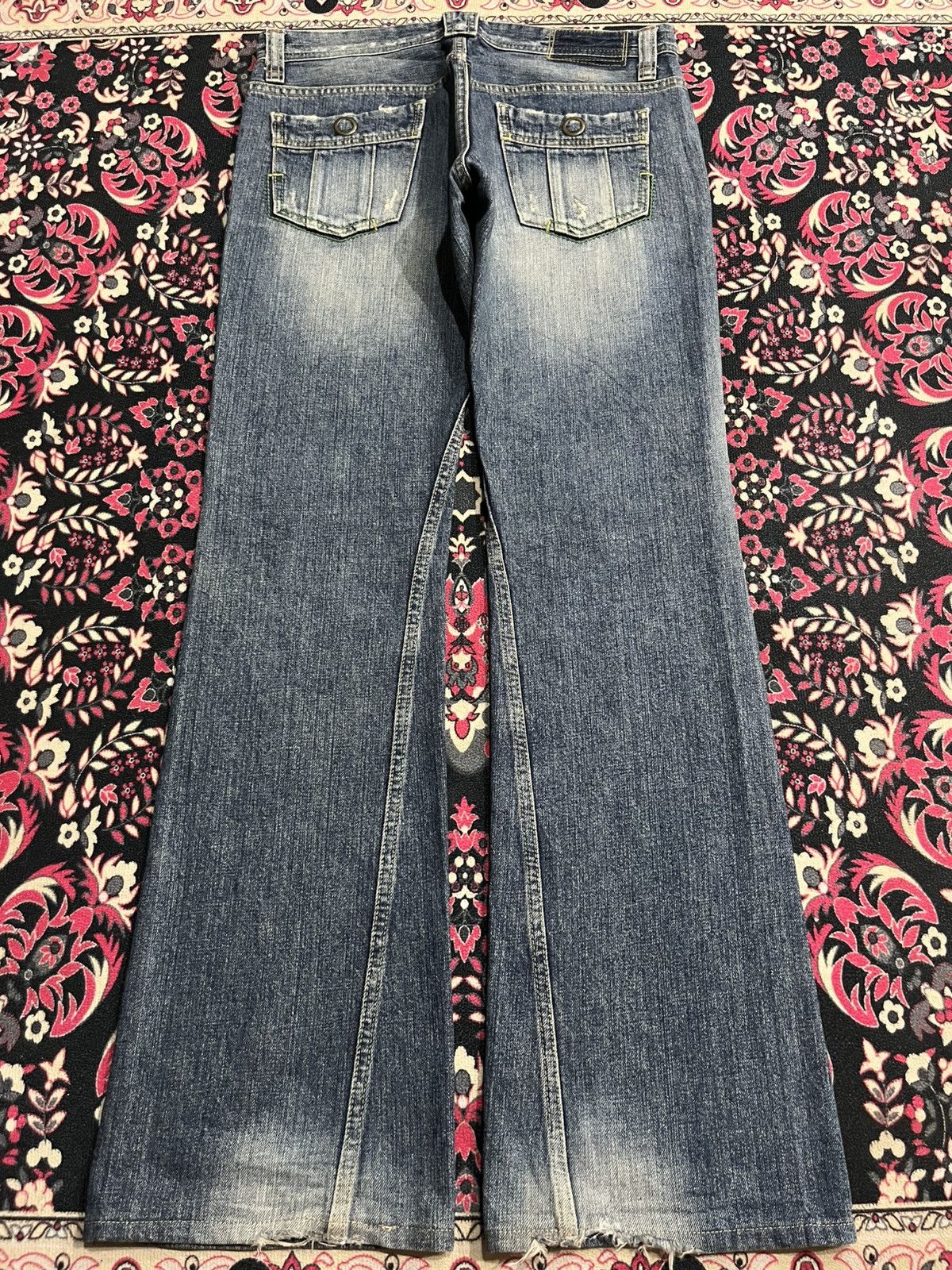 Japanese Brand Vintage Japanese Brand Low Rise Blue Wash Ripped Flare Jeans Size 30" / US 8 / IT 44 - 2 Thumbnail