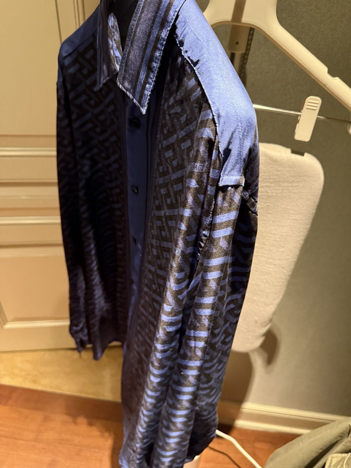Versace Greca Monogram & Medusa Smile Print Silk Shirt size39 Size US M / EU 48-50 / 2 - 18 Thumbnail