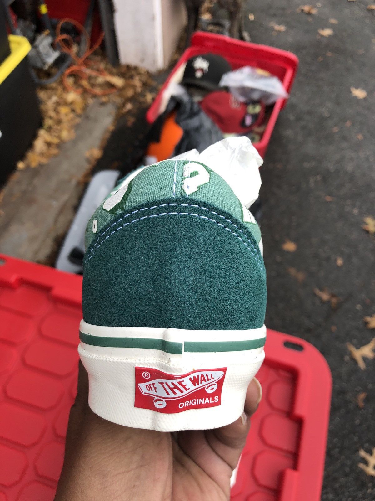 Undefeated × Vans Green University Vans X Undefeated Old Skool Low Fire! NWT Size US 9.5 / EU 42-43 - 7 Thumbnail