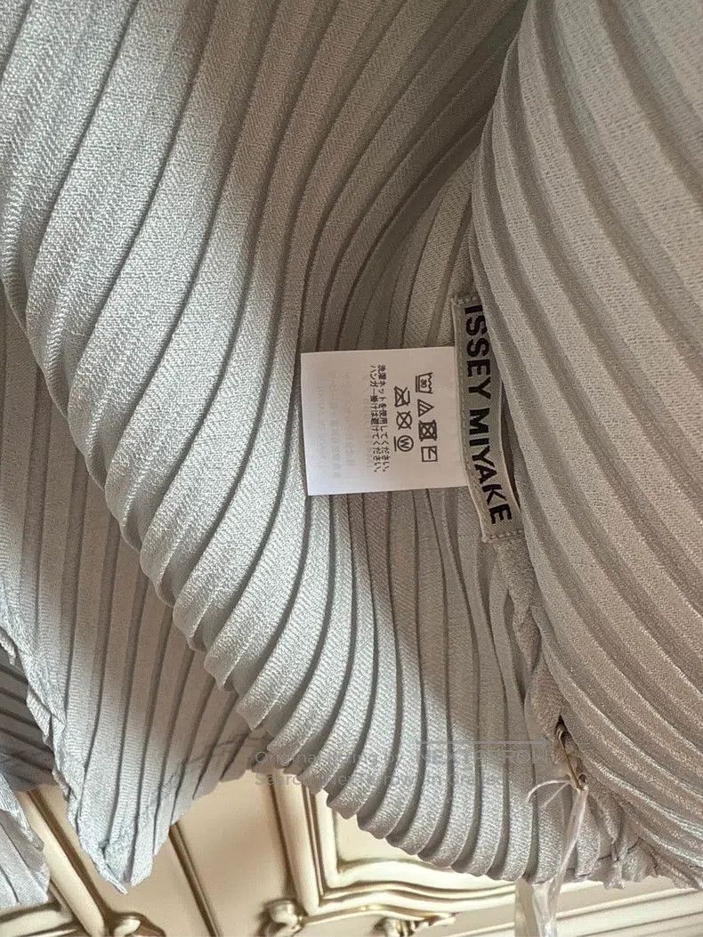 Issey Miyake Issey Miyake Short Coat Light Gray Size M / US 6-8 / IT 42-44 - 2 Thumbnail