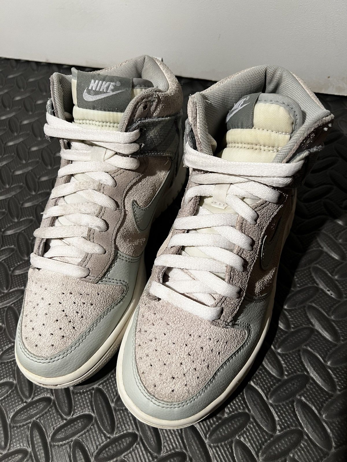 Nike Nike Dunk High Plaid White Grey Size 6 Womens Shoes Size US 6 / IT 36 - 2 Thumbnail