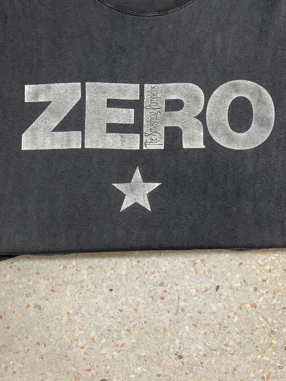 Band Tees 🛒 Vintage The Smashing Pumpkins Zero – Tour 1996 Shirt Size US L / EU 52-54 / 3 - 6 Thumbnail