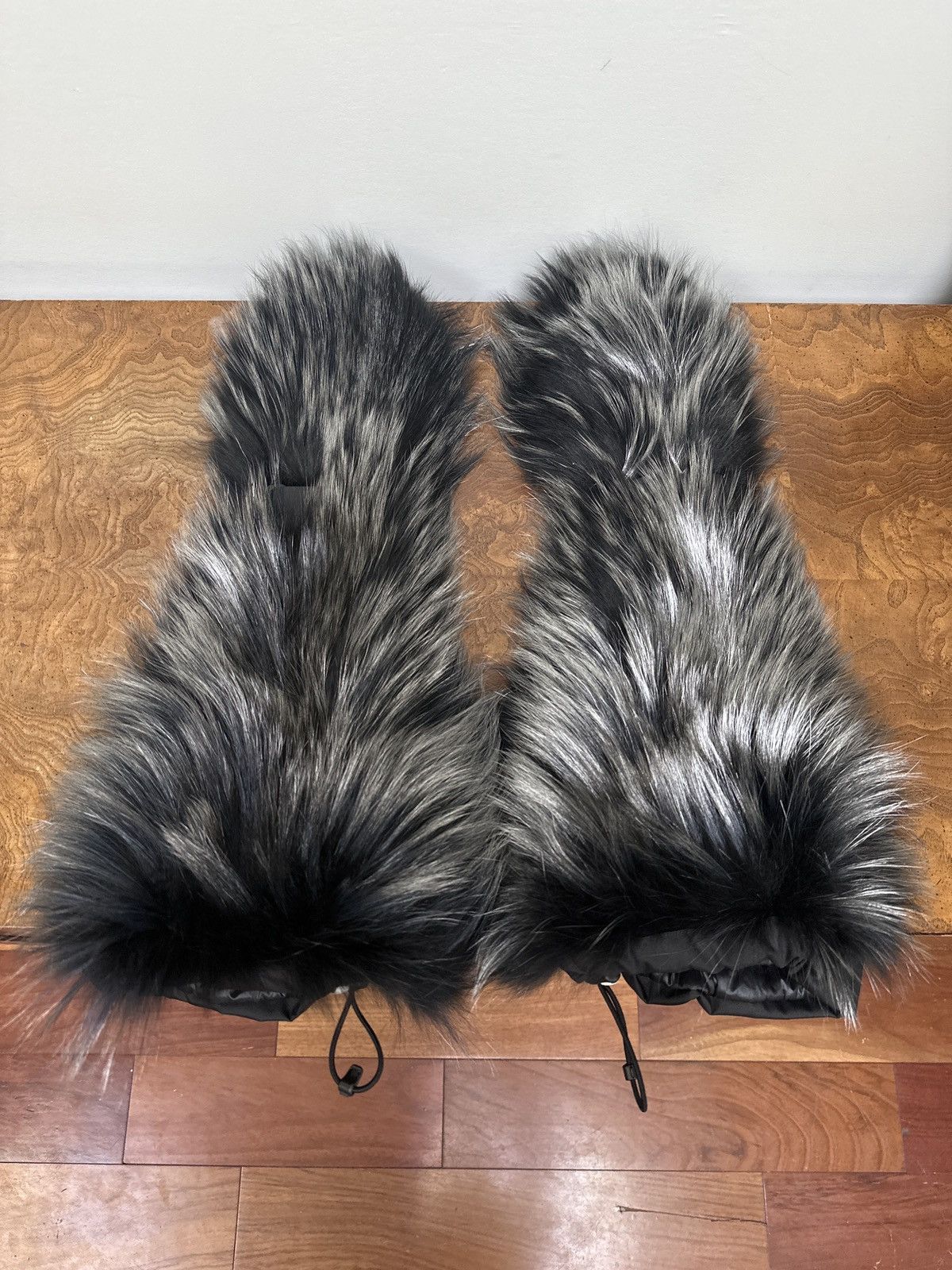 Moncler × Moncler Grenoble RARE Silver Fox Ski Gloves Size ONE SIZE - 1 Thumbnail