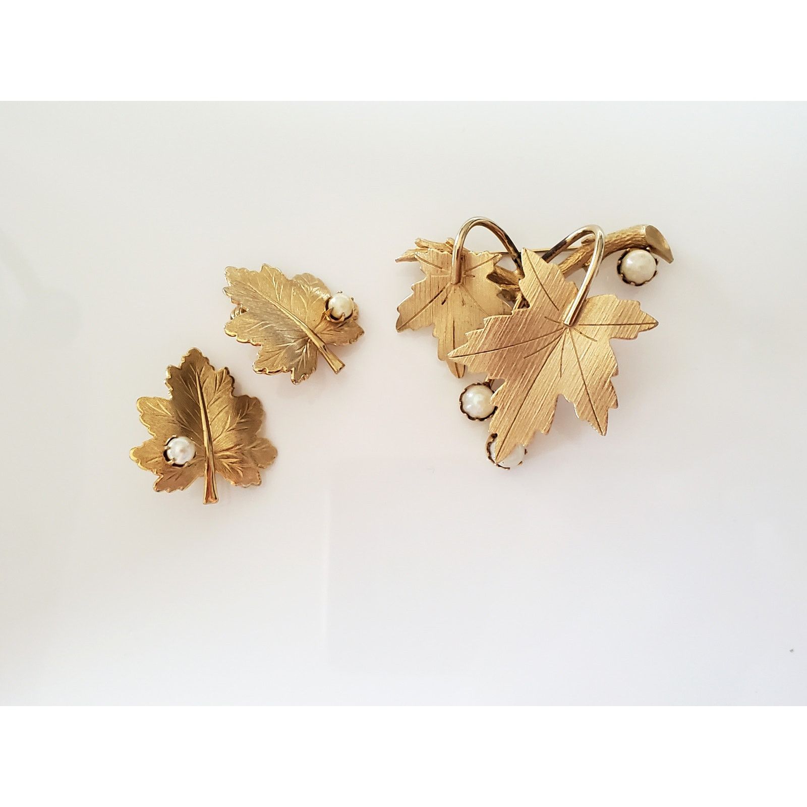 Other Sarah Coventry Maple Leaf Faux Pearl Earrings Brooch Set Size ONE SIZE - 1 Thumbnail