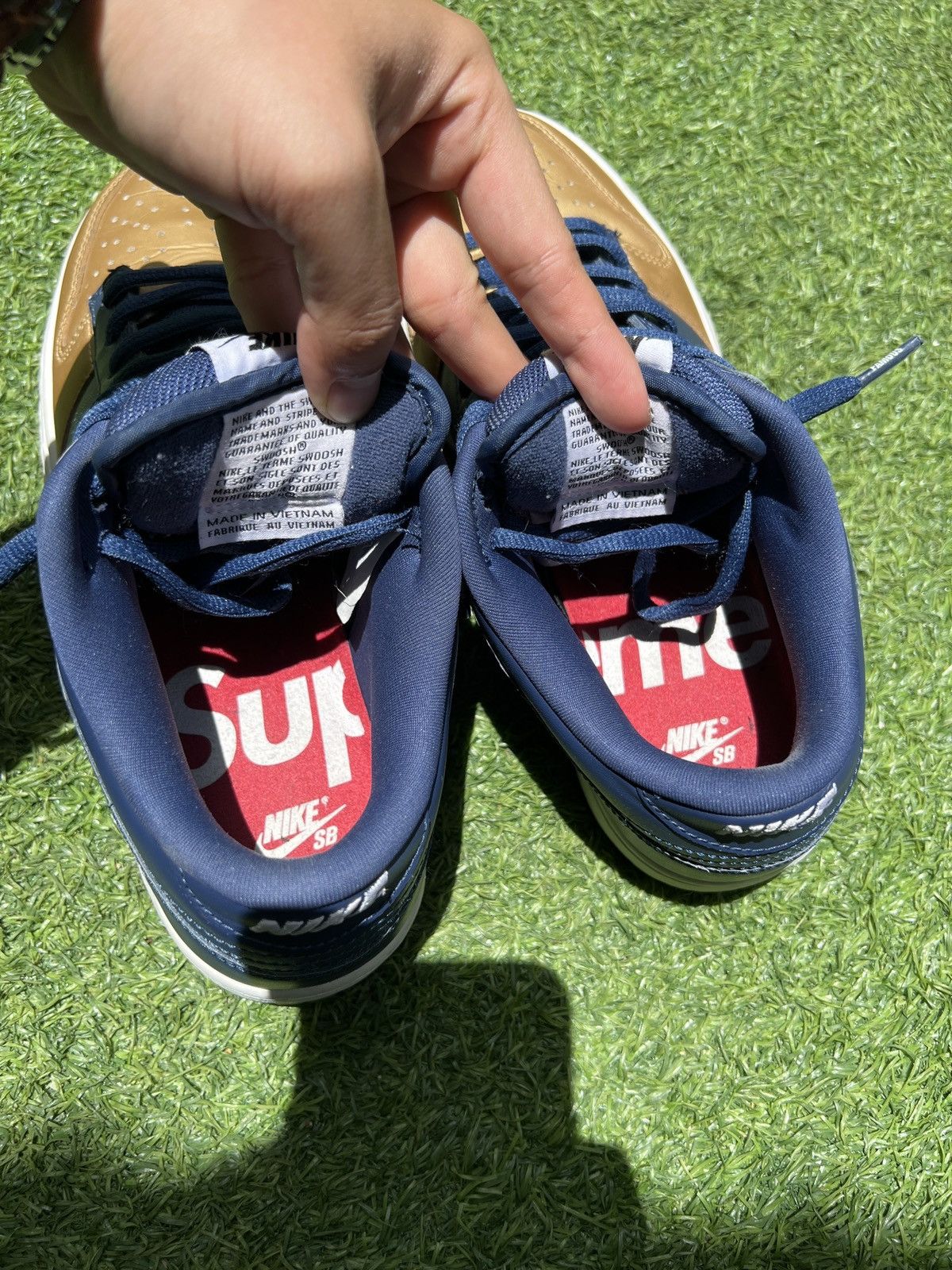 Nike × Supreme Supreme x Nike Sb Dunk Low Metallic Gold/Navy CK3480-700 Size US 8 / EU 41 - 4 Thumbnail