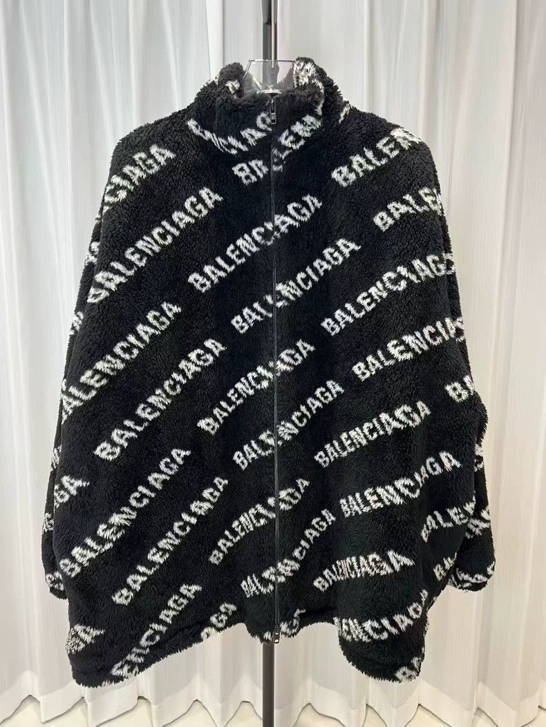 Balenciaga Balenciaga size 34 Printed Teddy Fur Coat Size M / US 6-8 / IT 42-44 - 1 Thumbnail