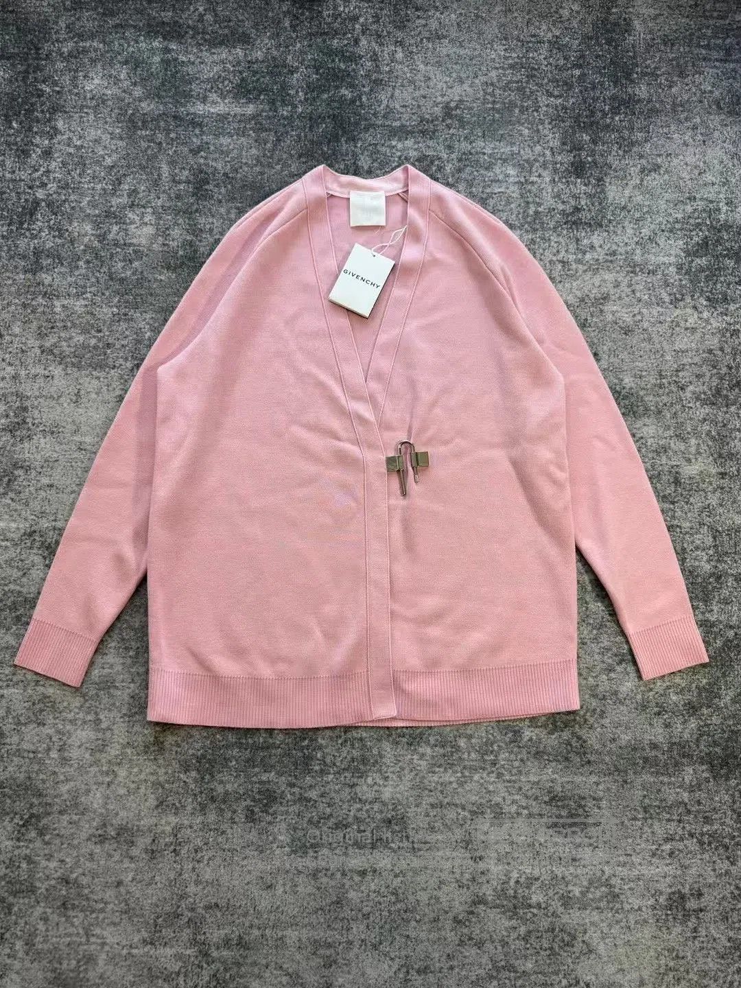 Givenchy Givenchy Pink Lock Button Wool Cardigan. Size S / US 4 / IT 40 - 1 Thumbnail