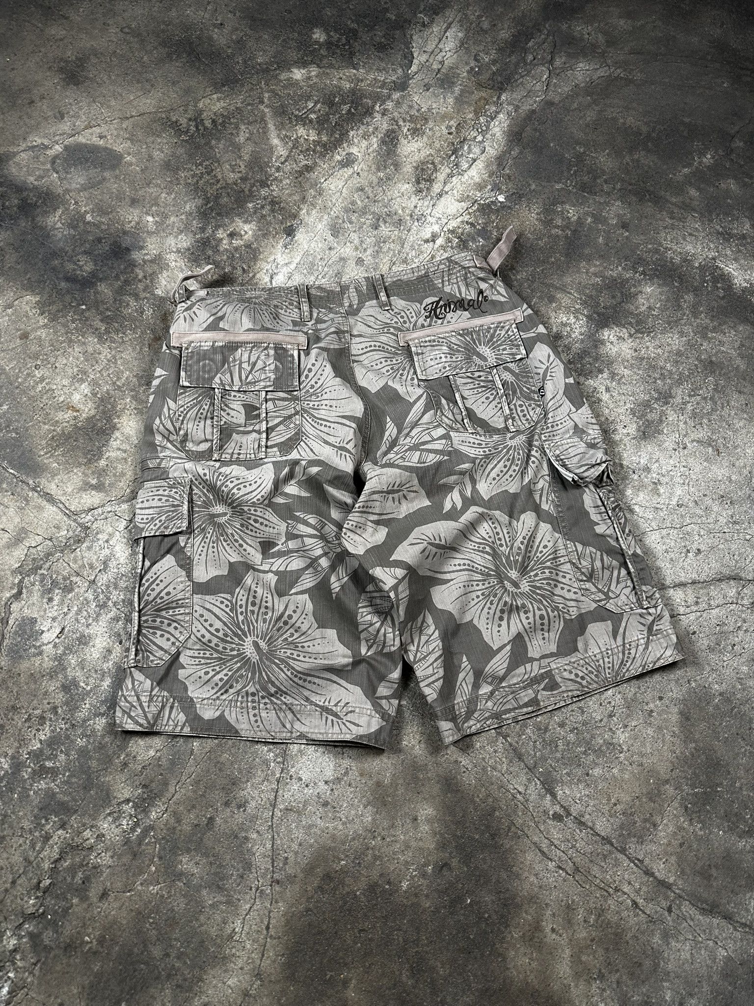 Vintage 2000s Vintage Animal Floral Hiphop Rap Y2k Cargo Shorts Size US 38 / EU 54 - 4 Thumbnail
