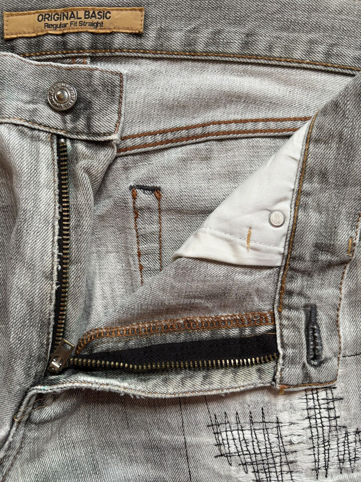 Japanese Brand × Uniqlo Vintage Japanese Uniqlo Faded Wash Distressed Loose Jeans Size US 34 / EU 50 - 9 Thumbnail