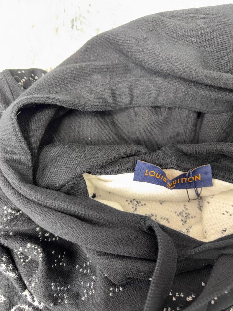Louis Vuitton Louis Vuitton Black and white gradient print hooded sweats Size US S / EU 44-46 / 1 - 6 Thumbnail
