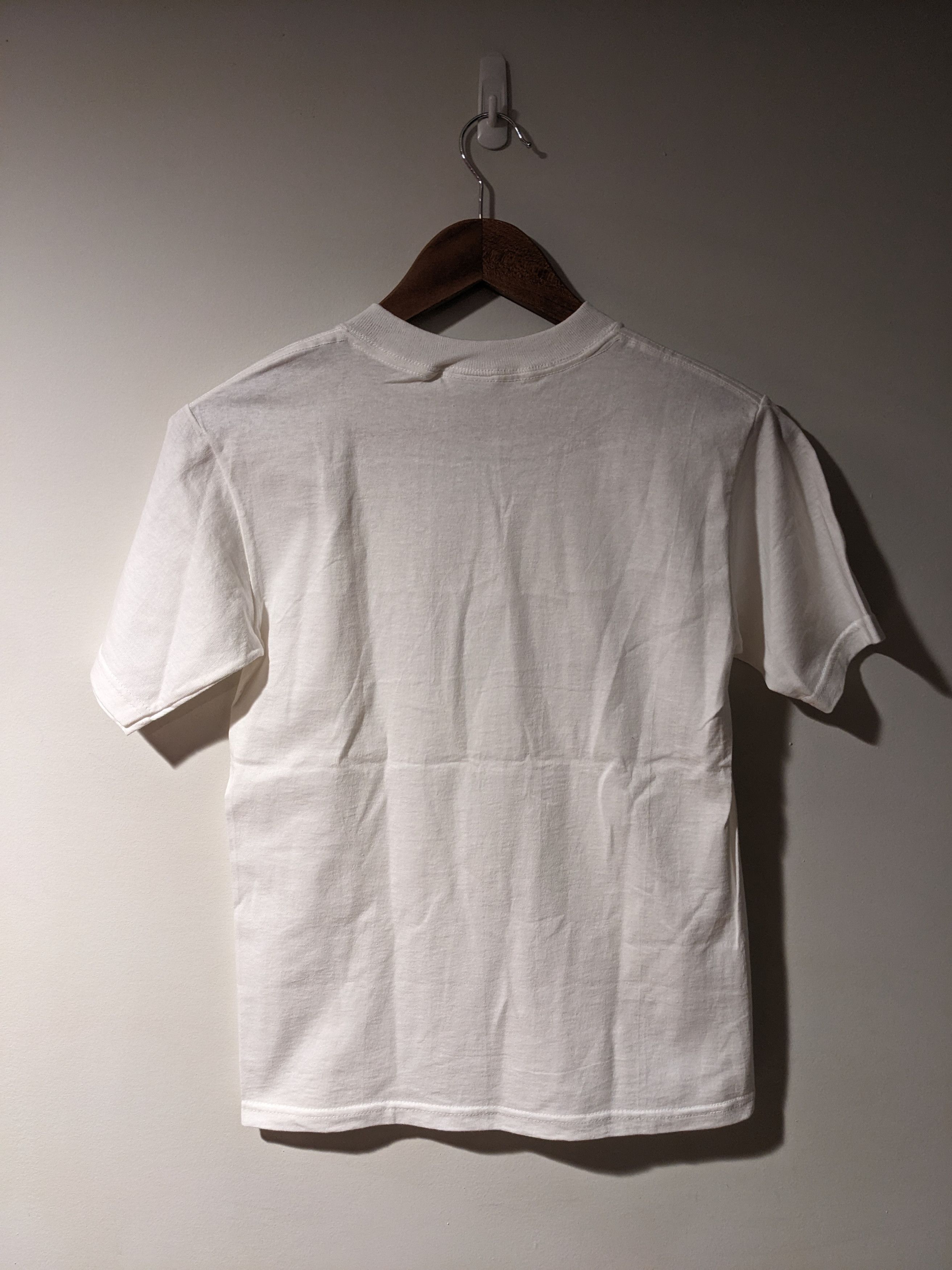 Delta × Vintage Vintage 2006 Hershey Sealed Kiss YOUTH Medium NWT T-Shirt Size US M / EU 48-50 / 2 - 7 Thumbnail