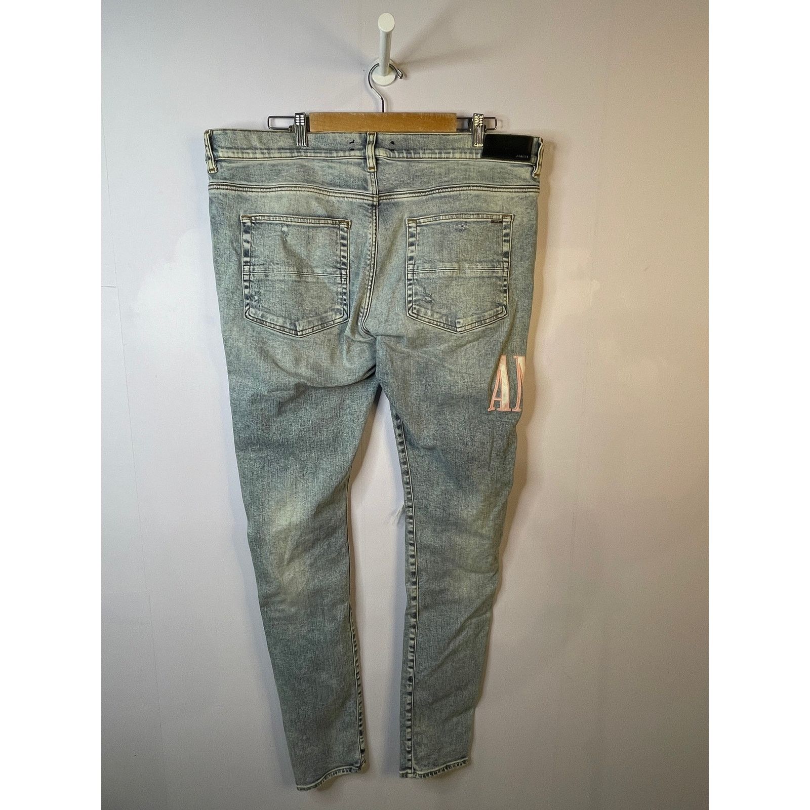 Amiri Amiri Pink Side Logo Light Wash Blue Jeans Size US 40 / EU 56 - 2 Thumbnail
