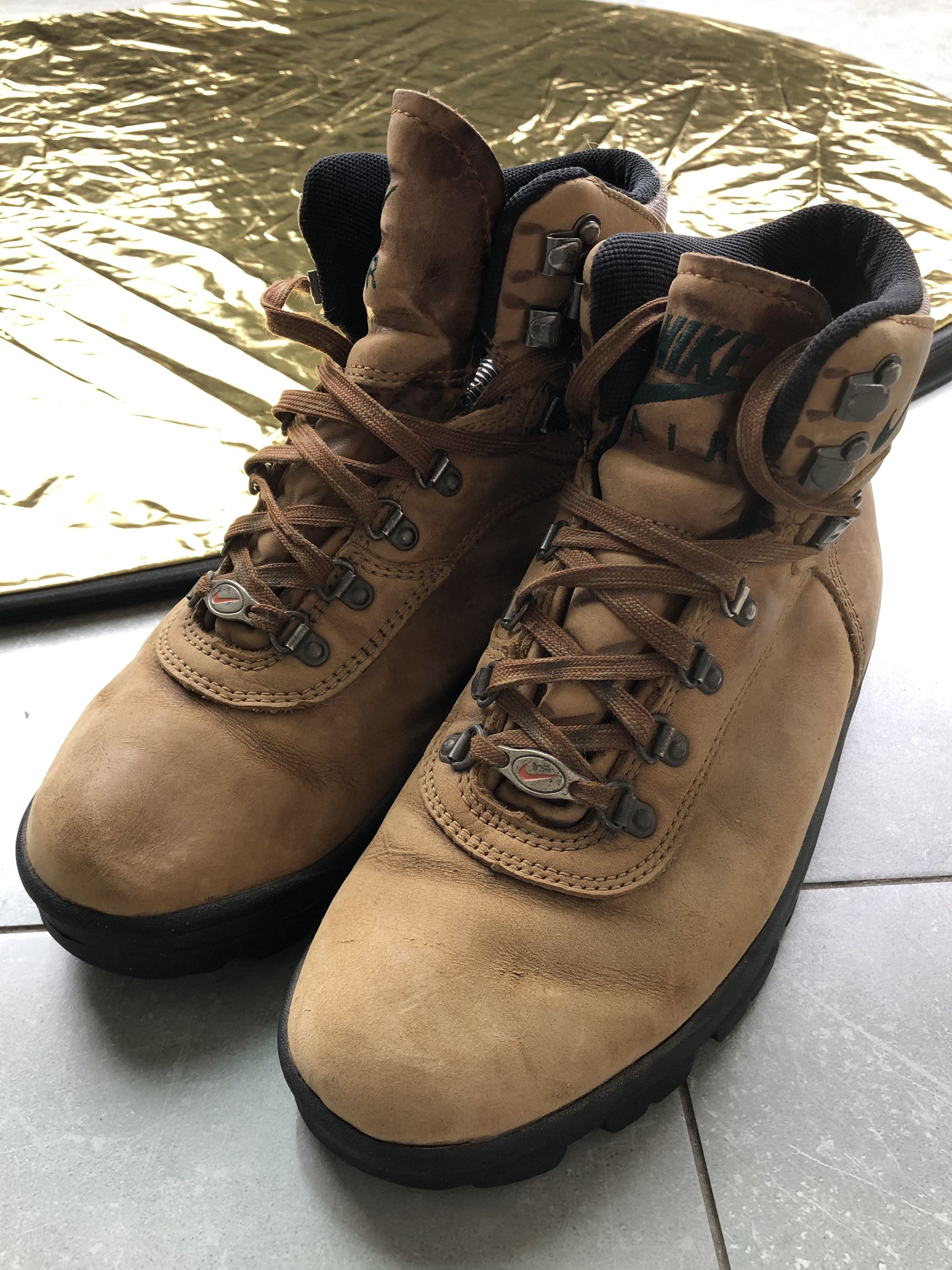 acg leather boots