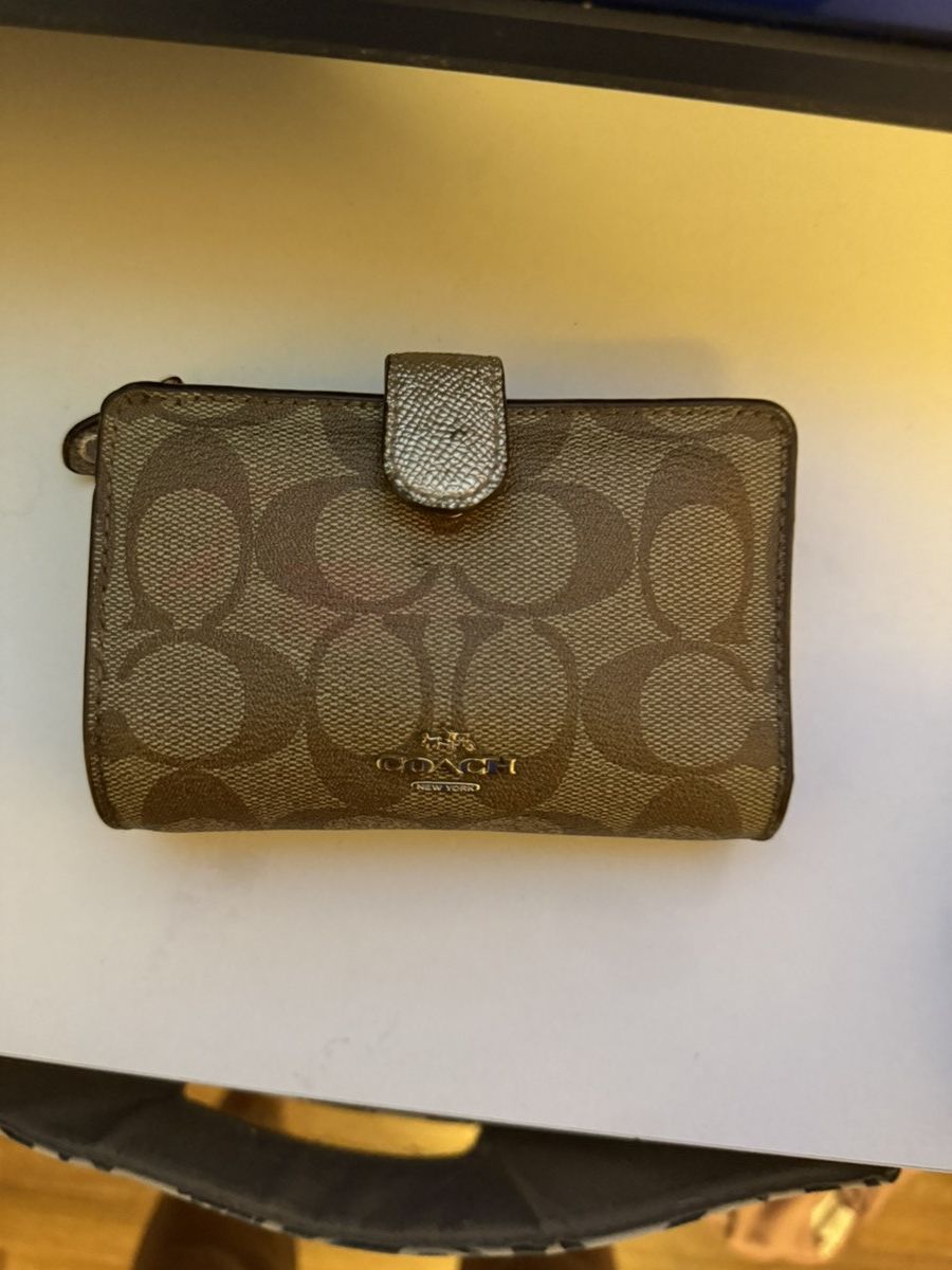 COACH beige brown and cold wallet cardholder