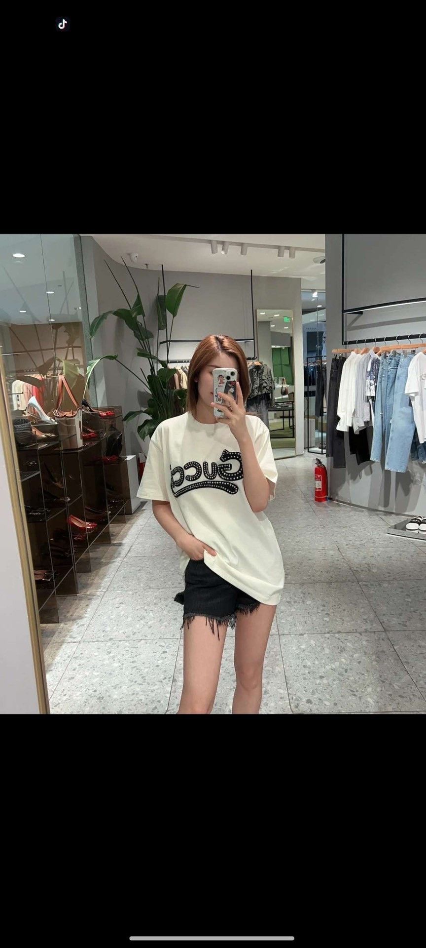 Gucci Gucci White new cat rhinestone short sleeves 2501-Nextarrow Size US S / EU 44-46 / 1 - 8 Thumbnail