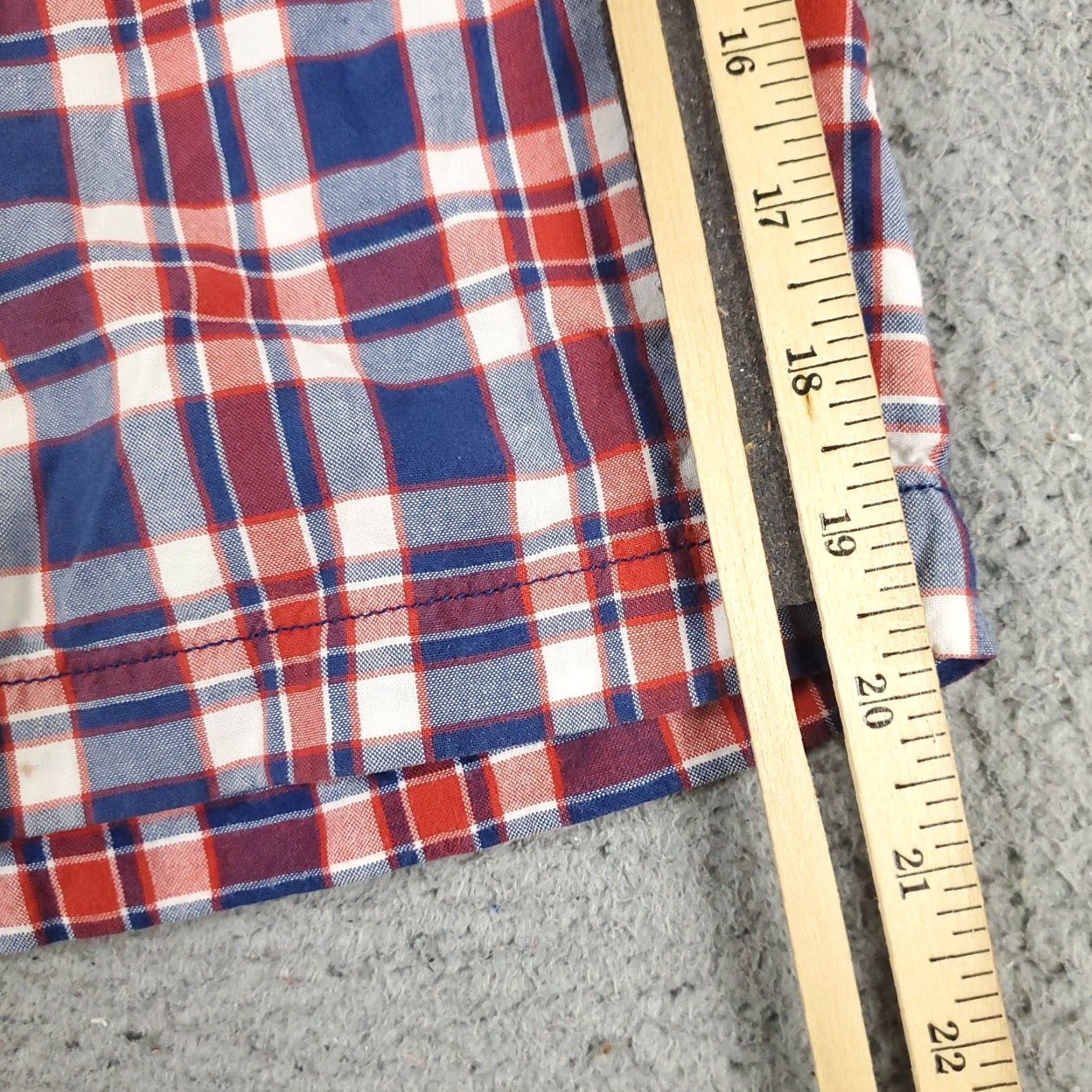 Tommy Hilfiger VINTAGE Tommy Hilfiger Shorts Mens Size 38 Chino Flat Front Casual Red Plaid Classic Size US 38 / EU 54 - 5 Thumbnail