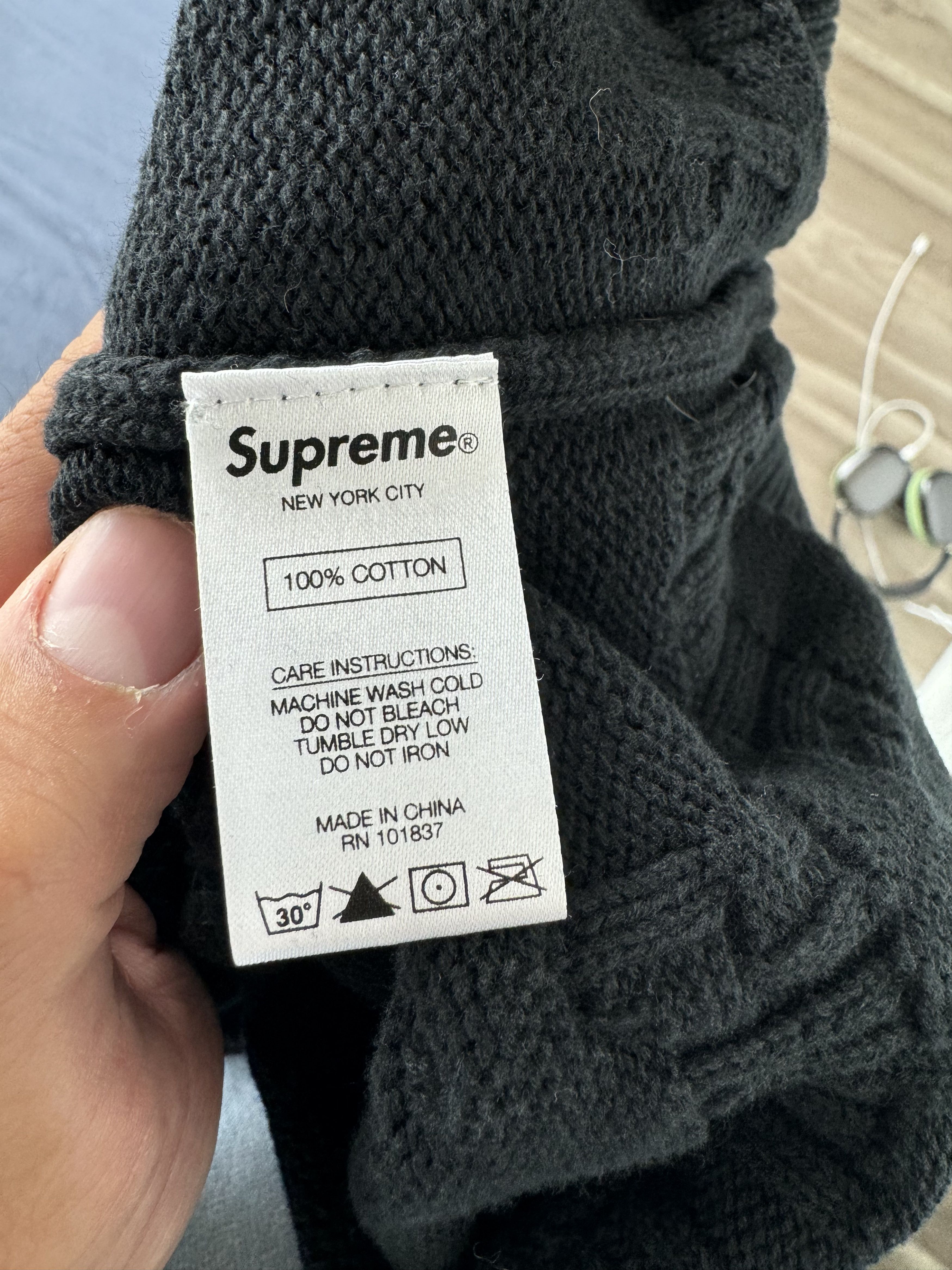 Supreme Supreme Raised Logo Sweater Size US L / EU 52-54 / 3 - 6 Thumbnail