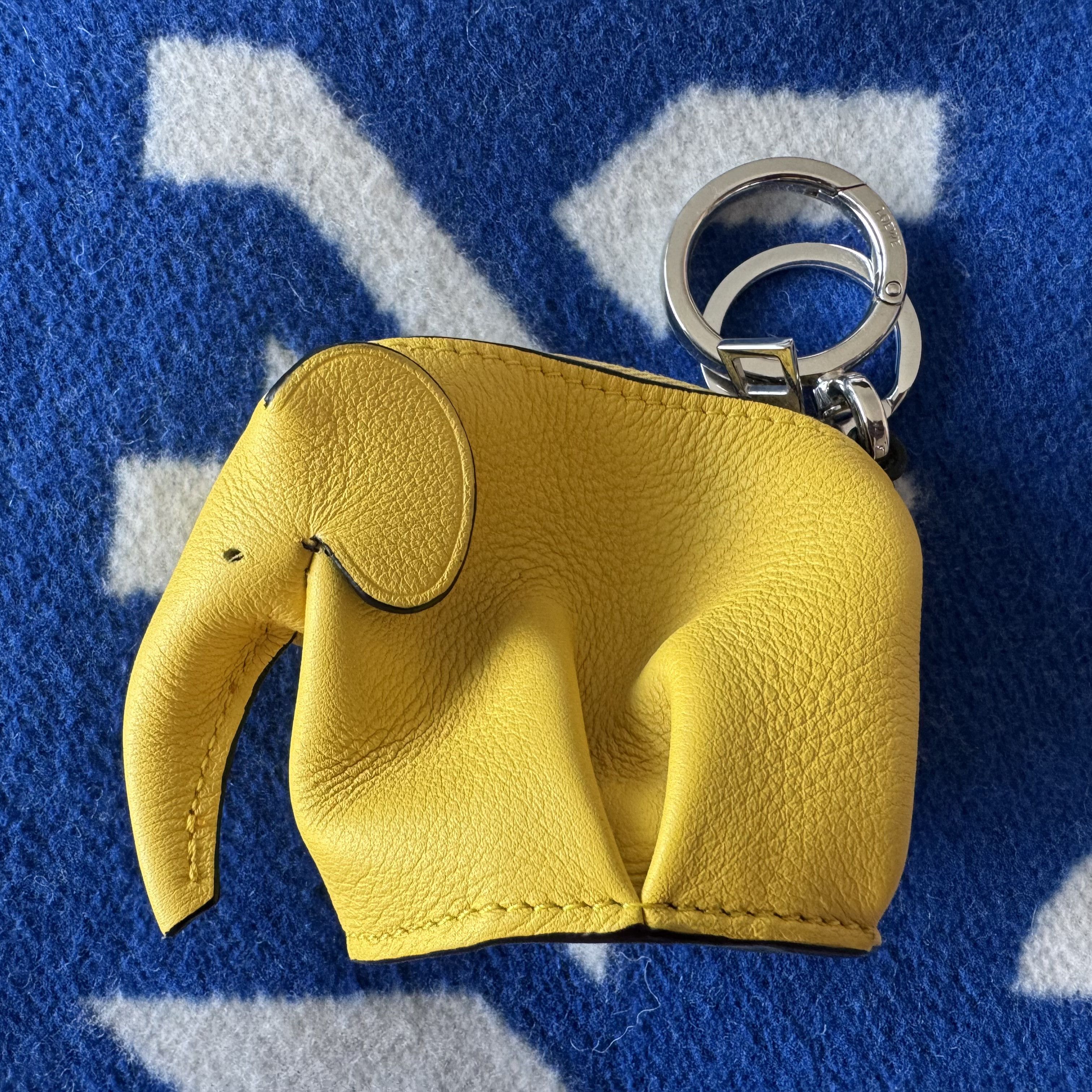 Loewe Elephant charm in classic calfskin Size ONE SIZE - 2 Thumbnail