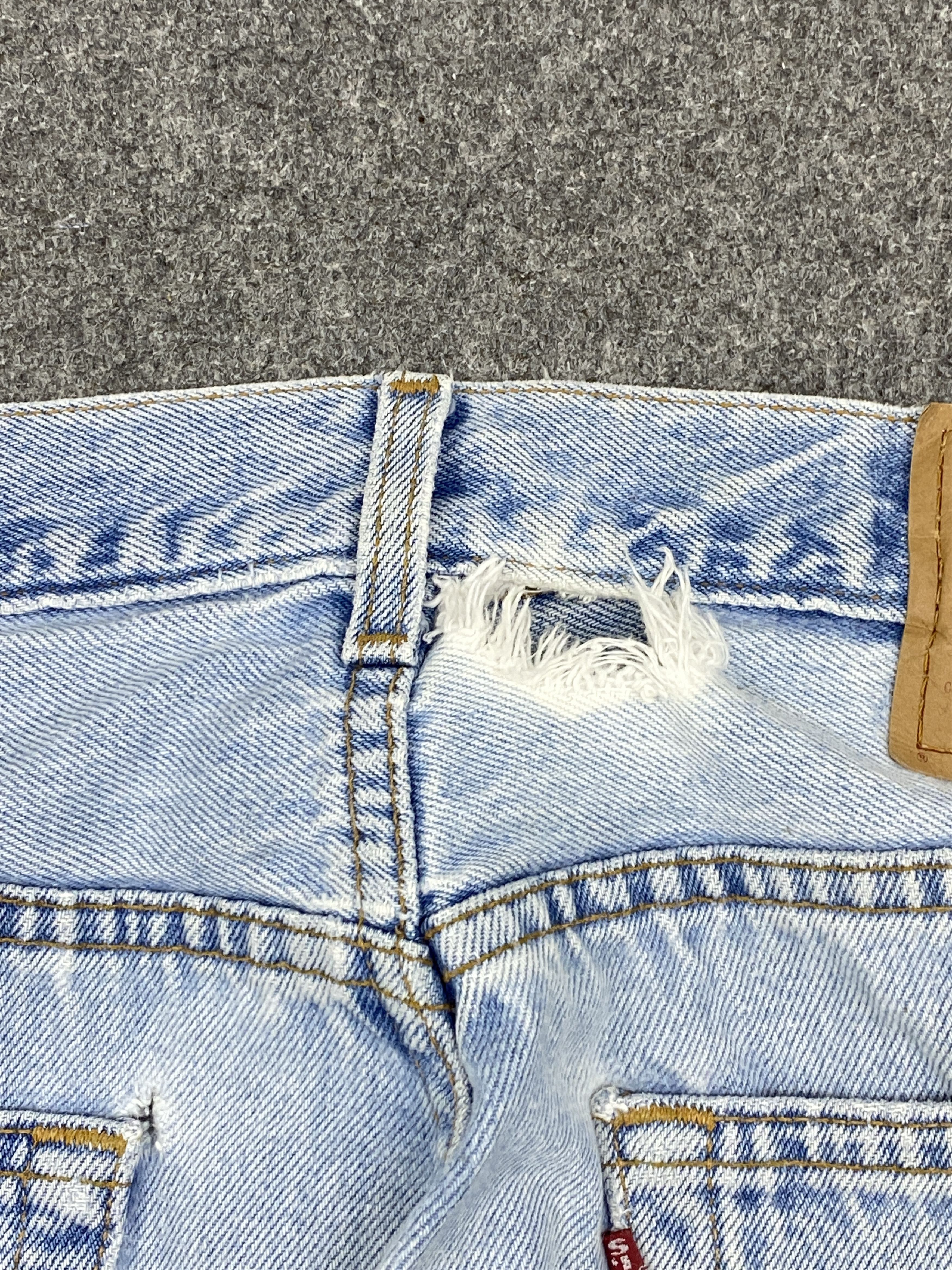 Levi's 90s Vintage Levis 501 Light WashnJeans DP2839 Size US 32 / EU 48 - 16 Thumbnail