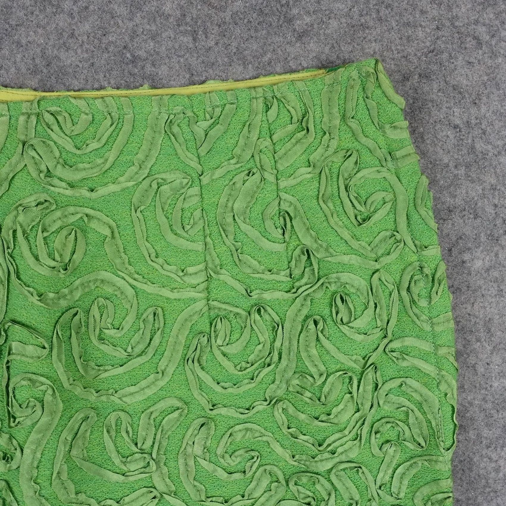 Vintage VINTAGE Sophisticated Miss Skirt Womens 14 Green Floral Applique Ruffle Pencil Mole? Size 36" / US 14 / IT 50 - 2 Thumbnail