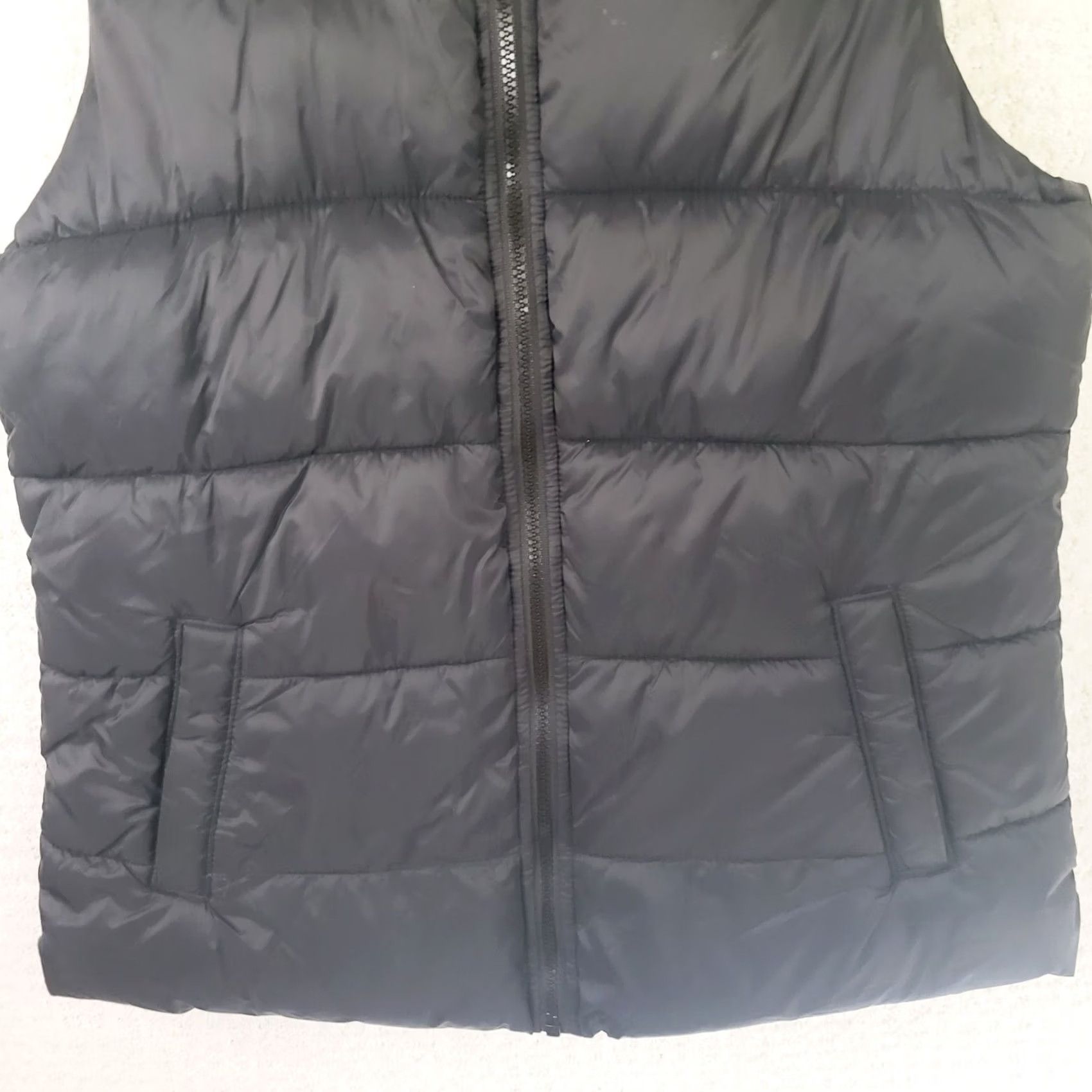 Old Navy Old Navy Black Sleeveless Puffer Vest Men M Regular Fit Zip Full Zip Stand-Up Collar Nylon Lining Insulated Lightweight Short Length Size US M / EU 48-50 / 2 - 2 Thumbnail