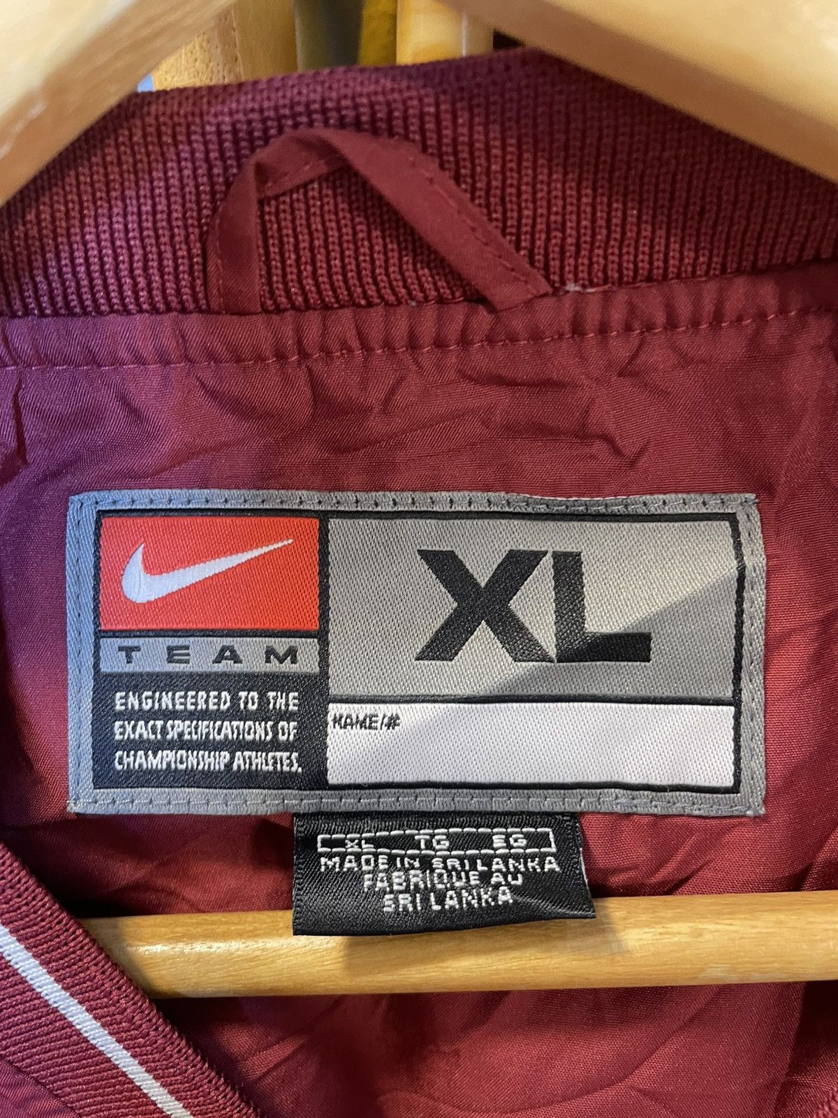 Nike Vintage Nike Team Center Swoosh Windbreaker Size US XL / EU 56 / 4 - 4 Thumbnail