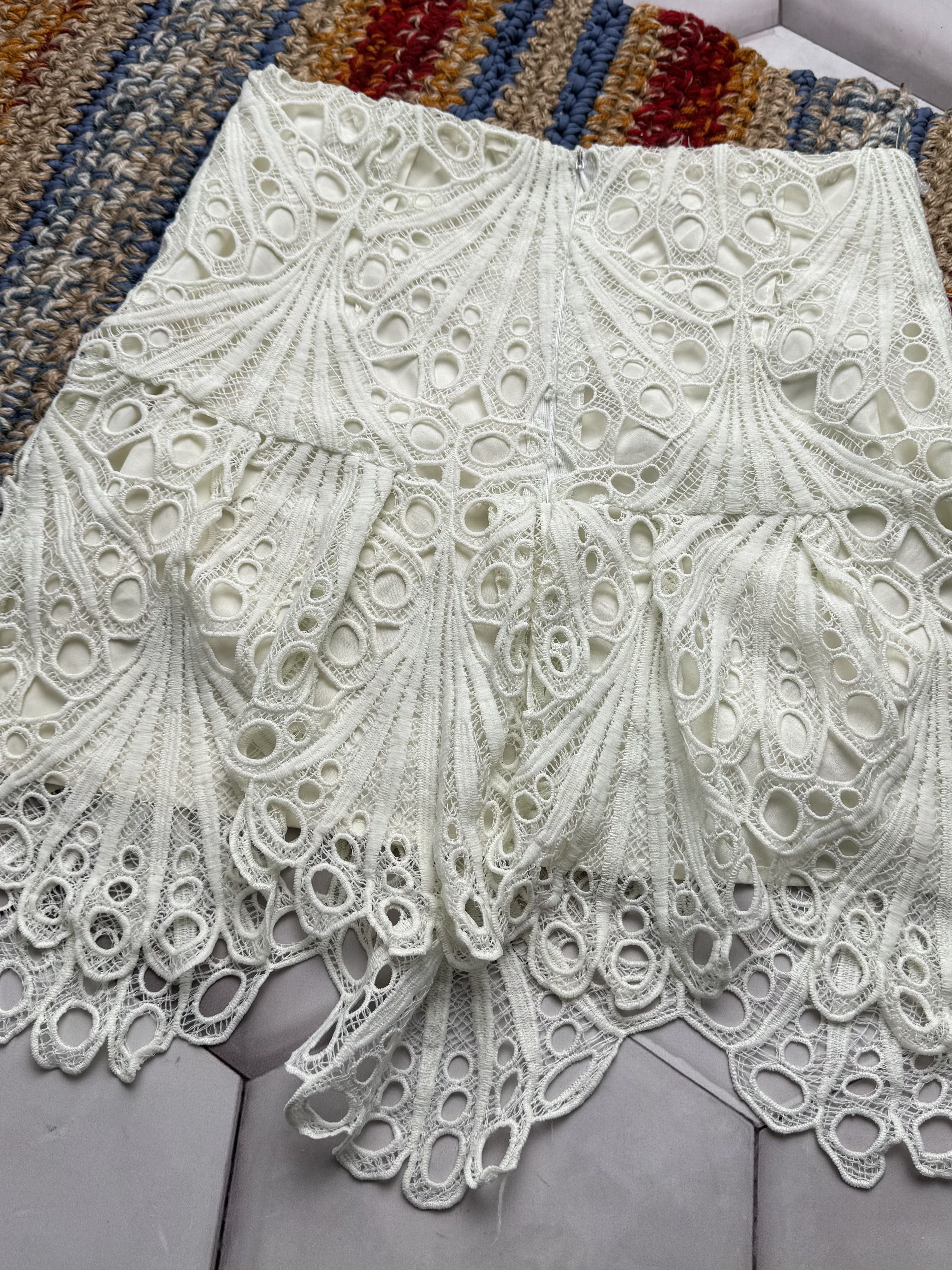 Vintage Vintage Lace Mesh Flare Skirt (E4) Size 27" / US 4 / IT 40 - 4 Thumbnail