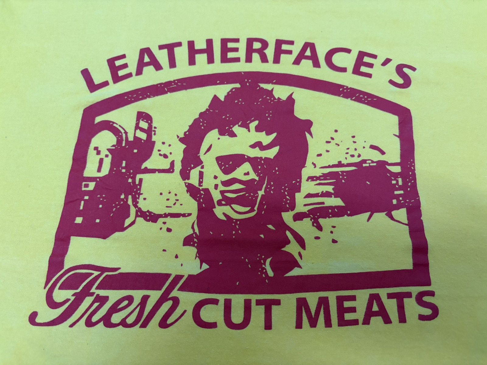 Gildan LEATHERFACE’S FRESH CUT MEATS CULT HORROR MOVIE GRAPHIC TEE Size US XL / EU 56 / 4 - 5 Thumbnail