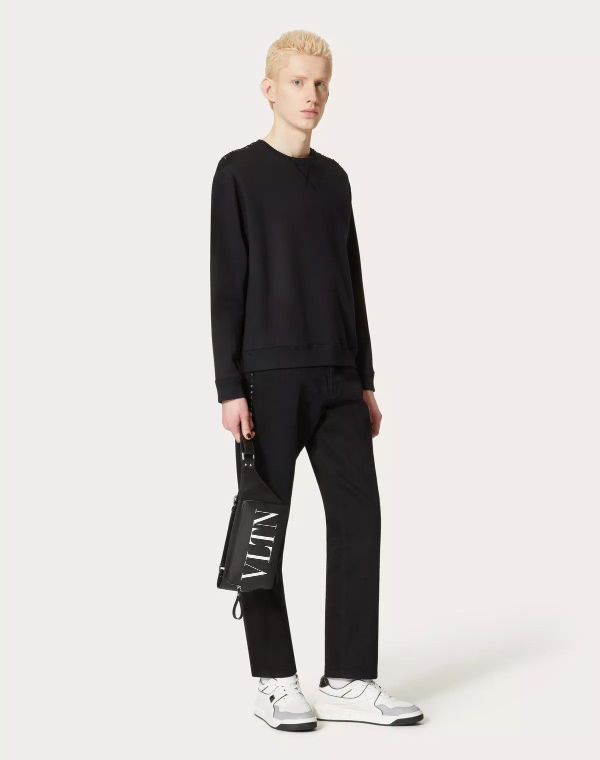 Valentino oc11z0725 Size: OS/ Leather Vltn Belt Bag in Black Size ONE SIZE - 7 Thumbnail