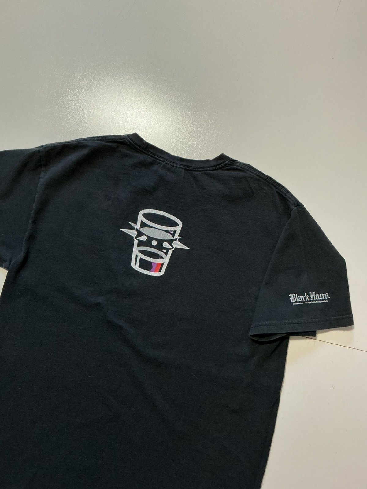 Vintage Vintage Black Haus Rules Liquor Alcohol Spiked Drink T-Shirt Size US M / EU 48-50 / 2 - 4 Thumbnail