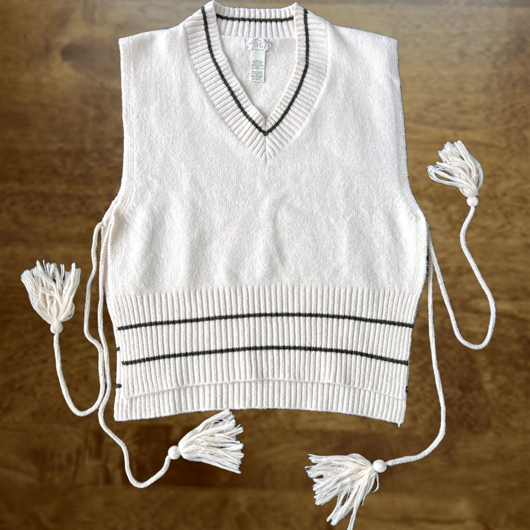 Free People VINTAGE Free People Sweater Vest Womens One Size Ivory V Neck Tie Sides Tassel Knit Size ONE SIZE - 1 Thumbnail