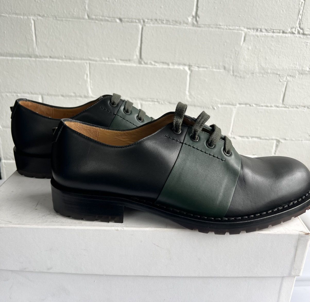 Valentino Valentino green and black shoe in leather Size US 10 / EU 43 - 7 Thumbnail