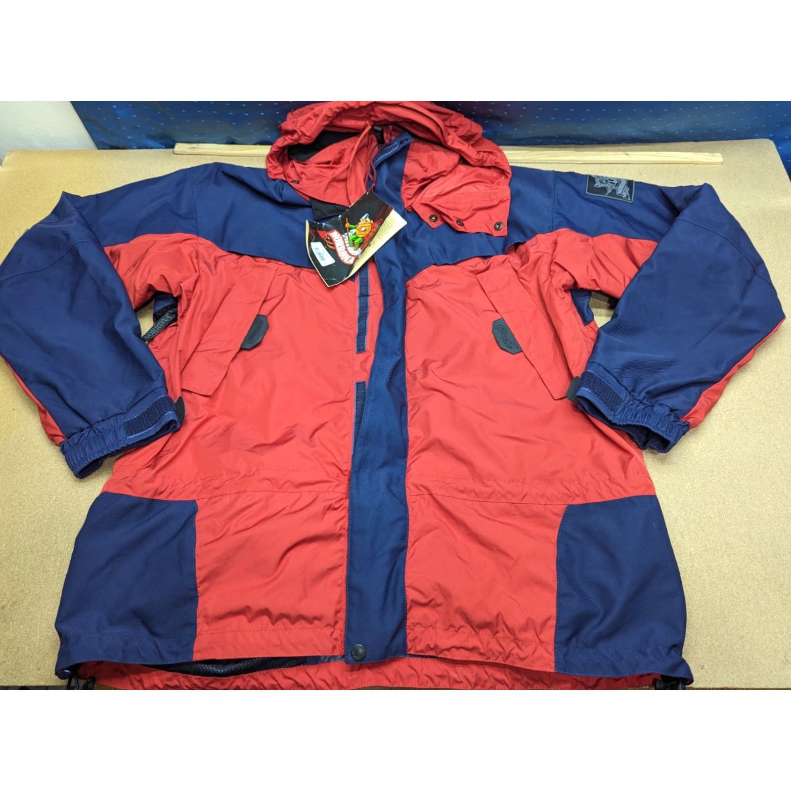 Vintage Norrona Slogen Mens Jacket XL Hooded Outdoor Red Blue Microfiber Long Sleeve Pullover Outdoorwear Casual Activewear Jacket Size US XL / EU 56 / 4 - 2 Thumbnail