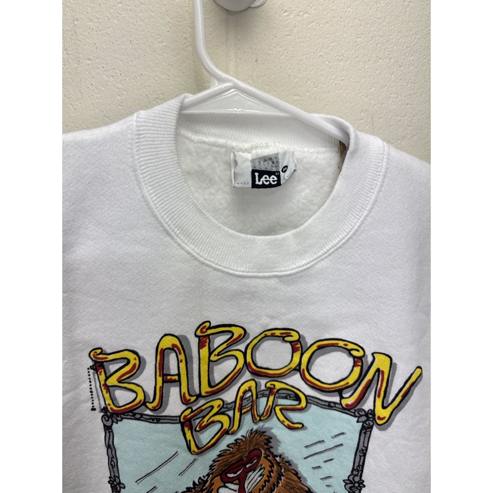 Lee VINTAGE Lee Heavyweight Sweatshirt Unisex Adults Medium White 90s Graphic Baboon Bar Italy Pullover Size US M / EU 48-50 / 2 - 5 Thumbnail